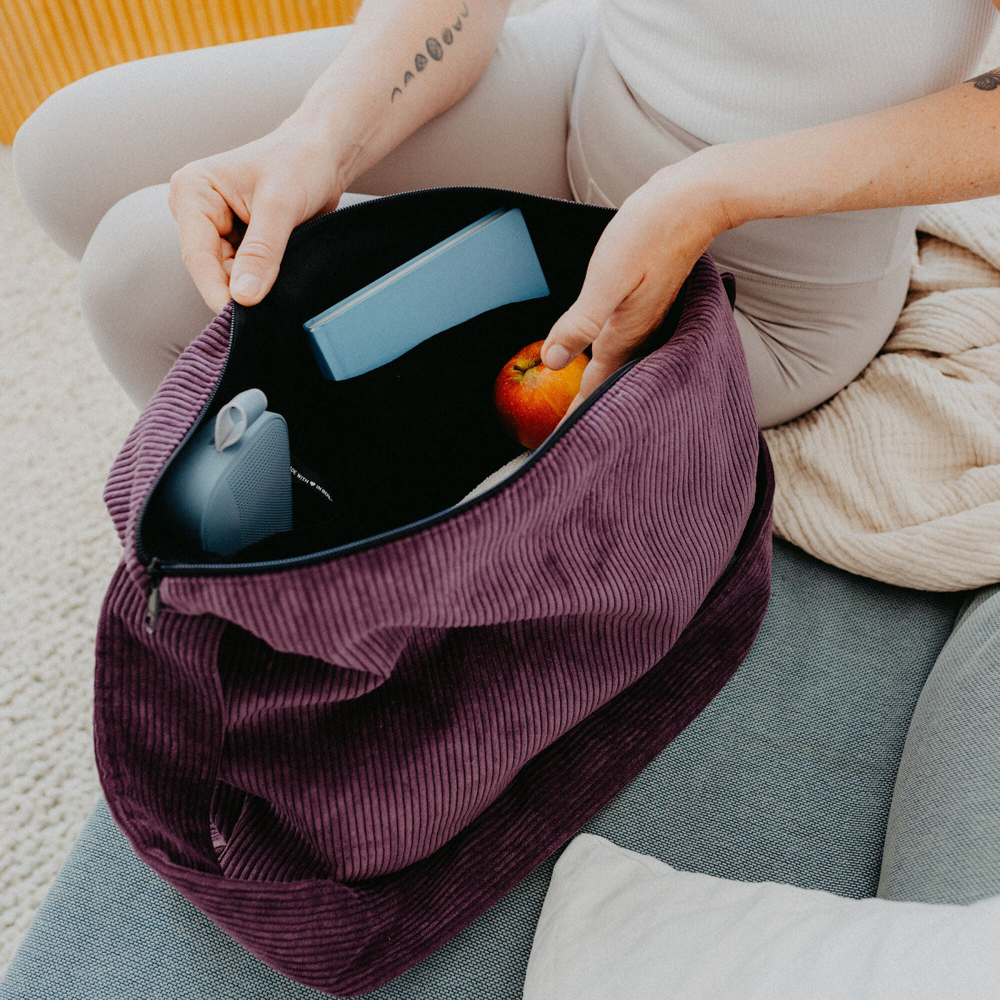 Schultertasche aus Cord