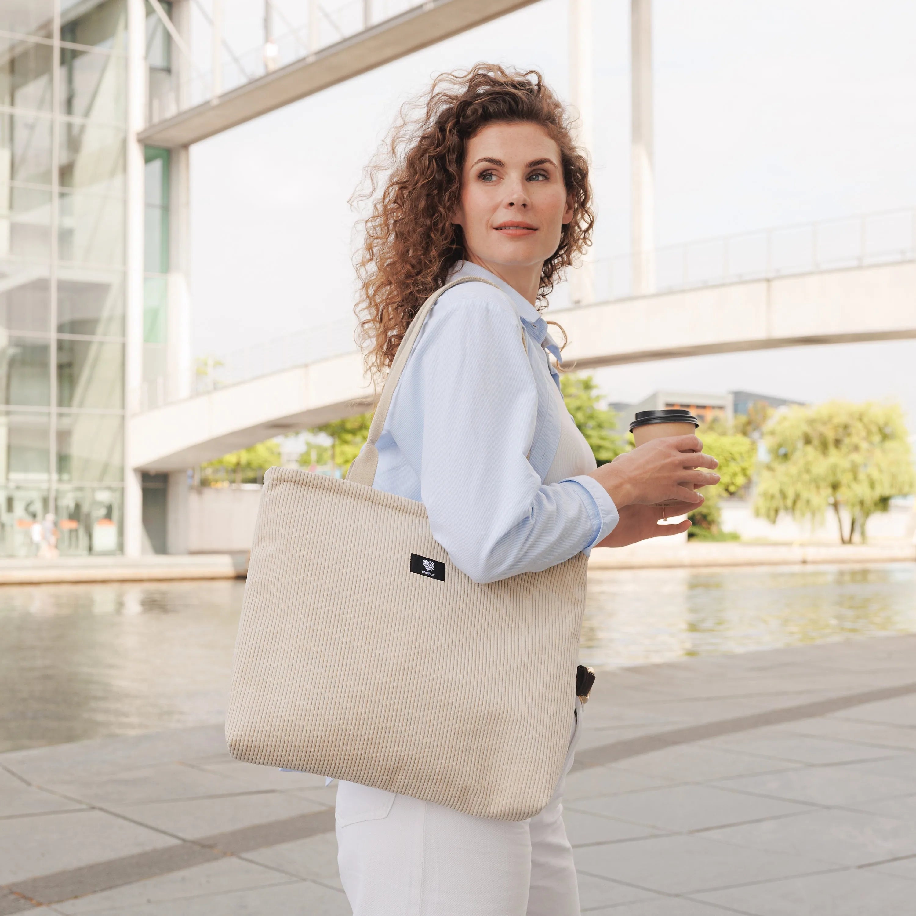 Shopperbag Cord Beige Tragebild3 #farbe_Beige