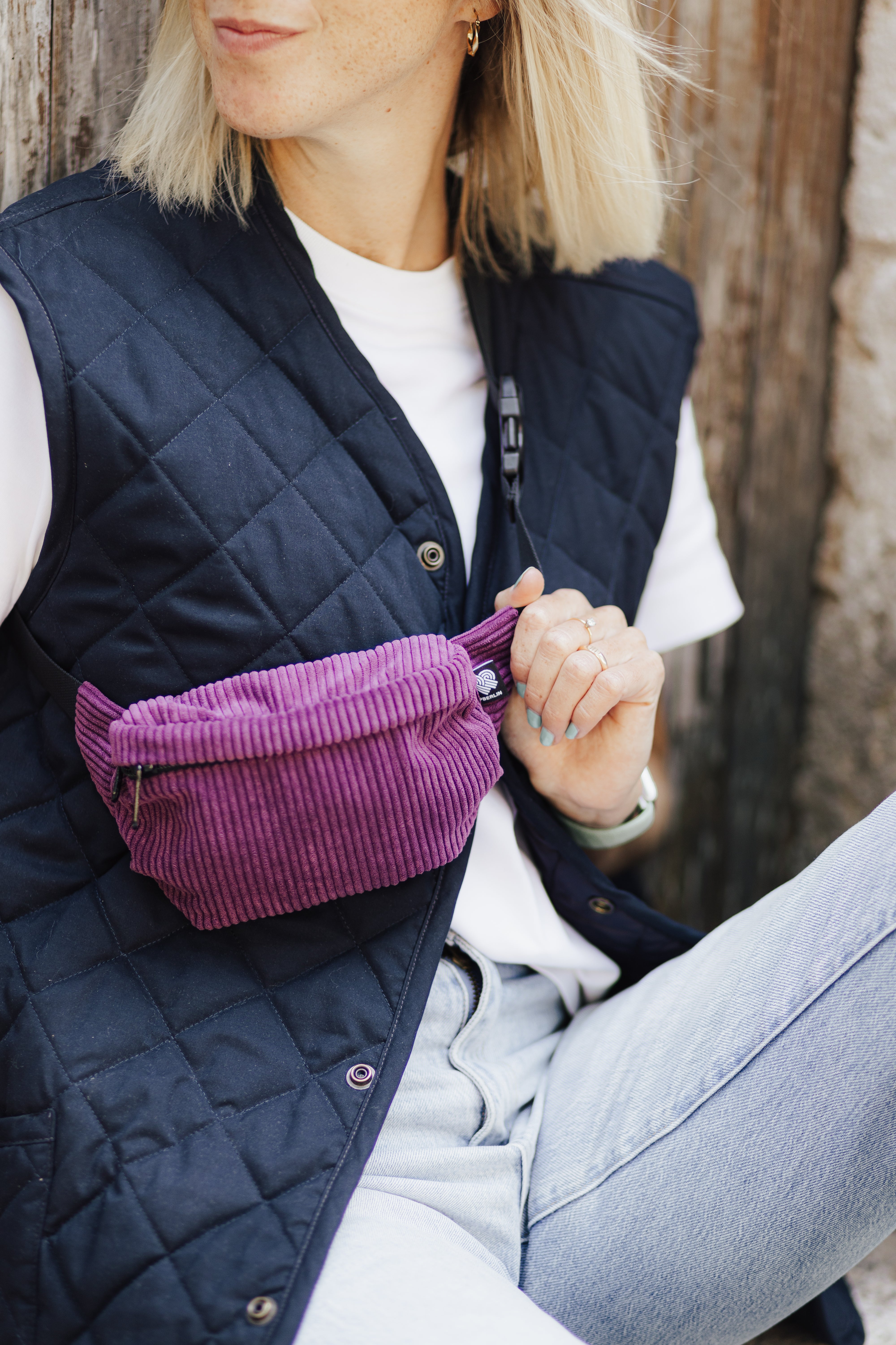 Bauchtasche Eckig klein, Cord Aubergine Detail2 (2) #farbe_Aubergine