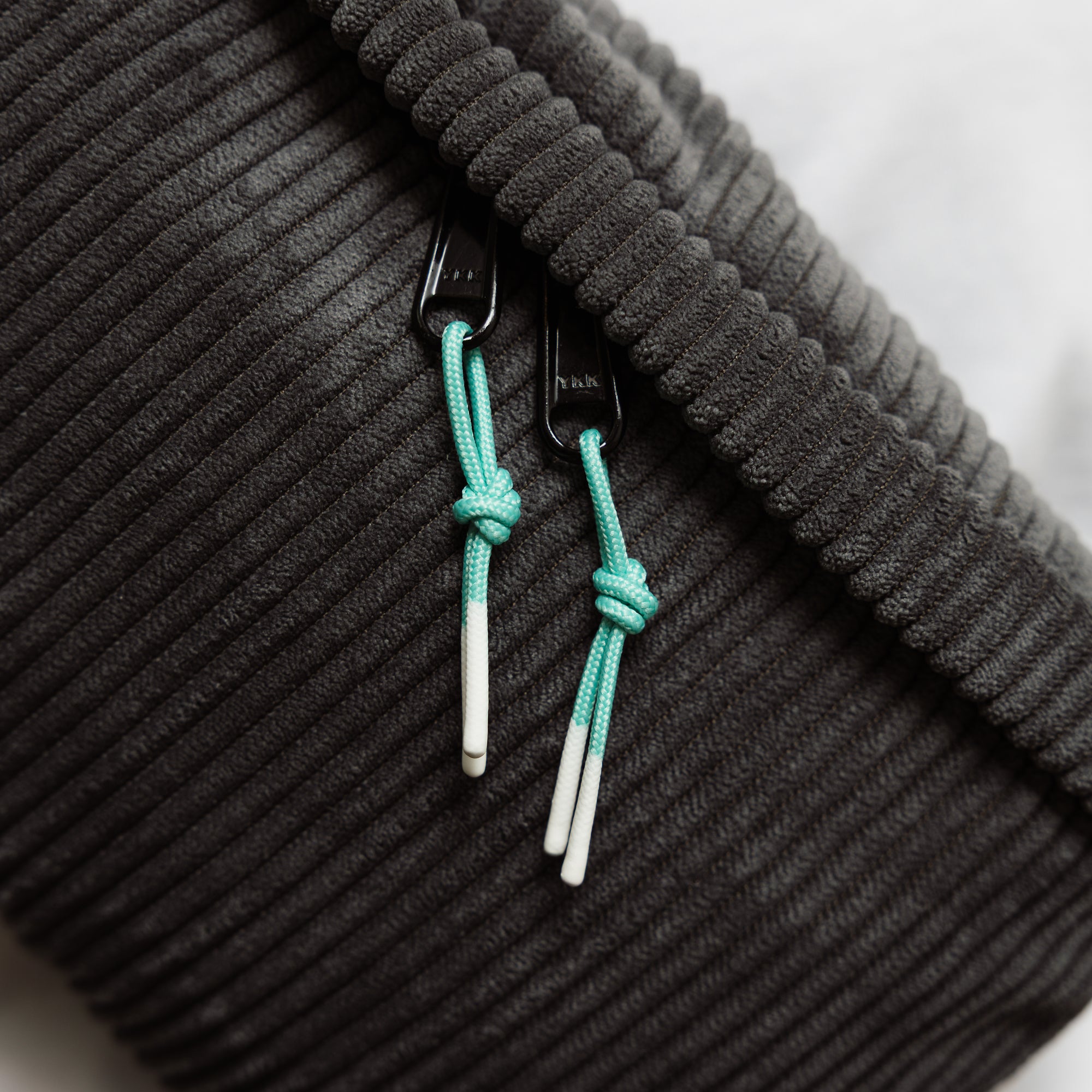 Zipper Puller in Türkis/Weiß (2 Stück) Detail (0) #farbe_türkis/weiß