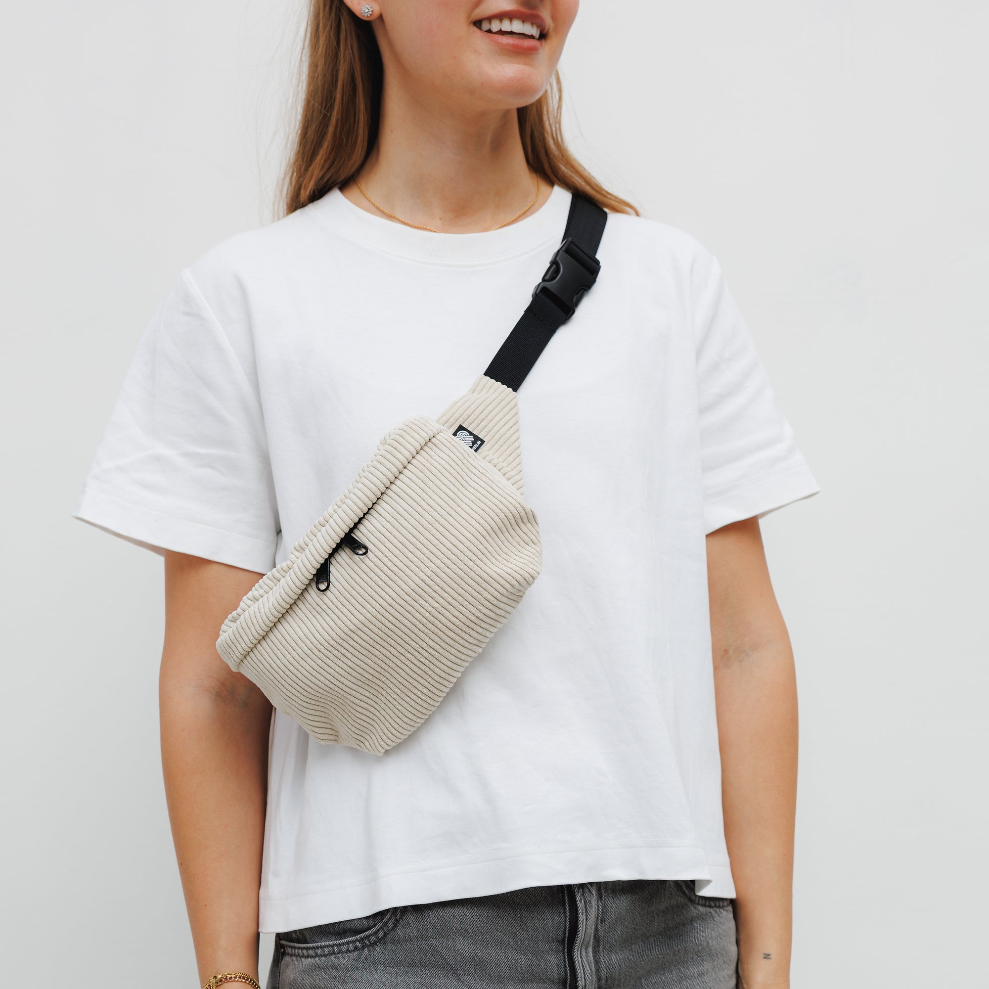 Bauchtasche eckig, Cord Beige Model1 (2) #farbe_Beige