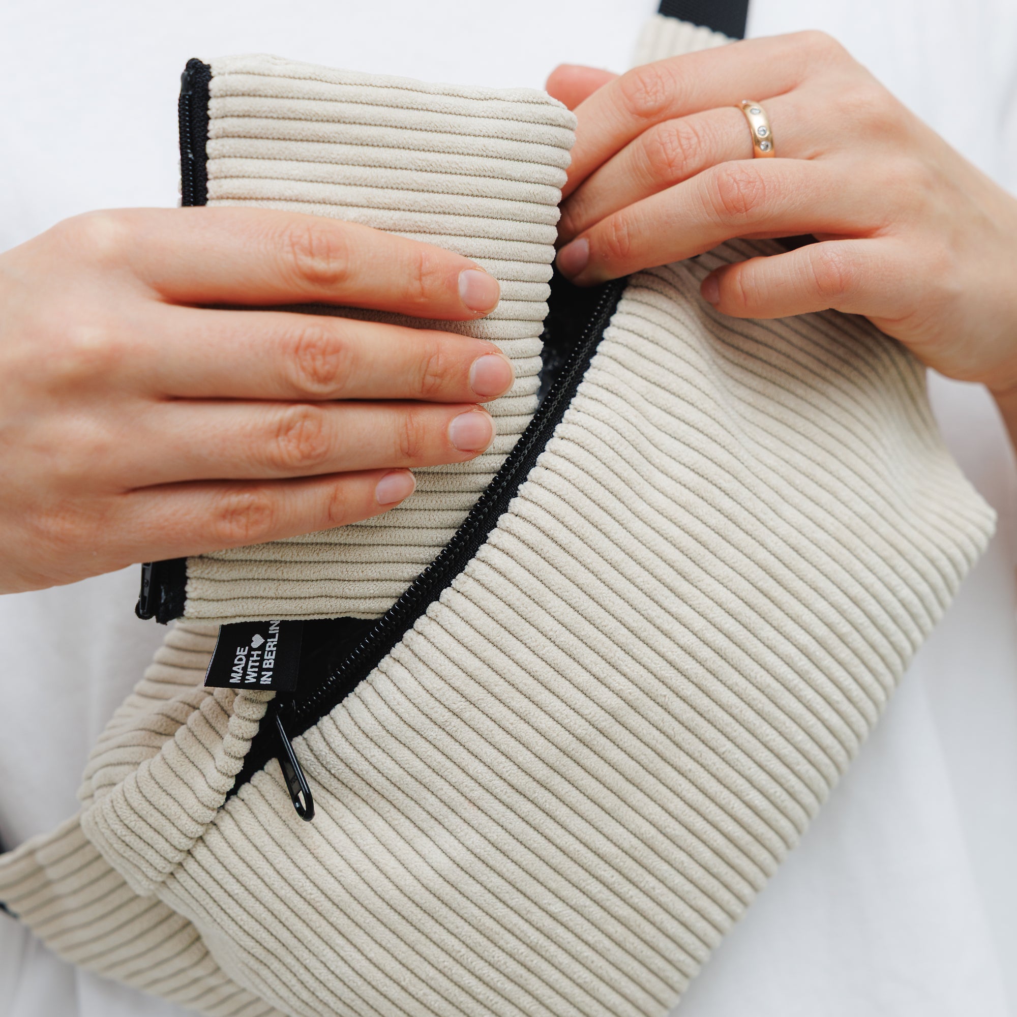 Bauchtasche eckig, Cord Beige Detail2 (5) #farbe_Beige