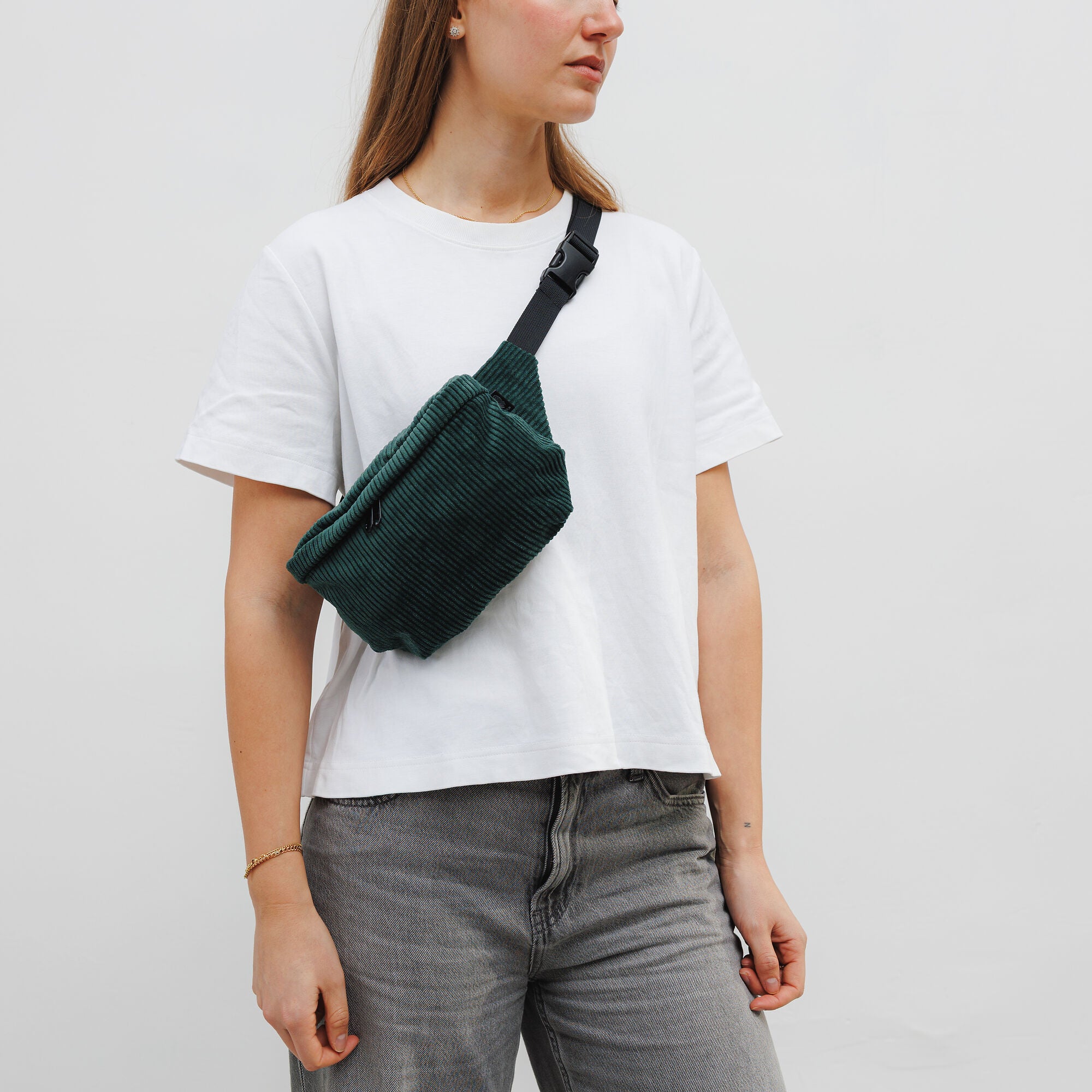 Bauchtasche eckig, Cord Grün Model1 (2) #farbe_Grün