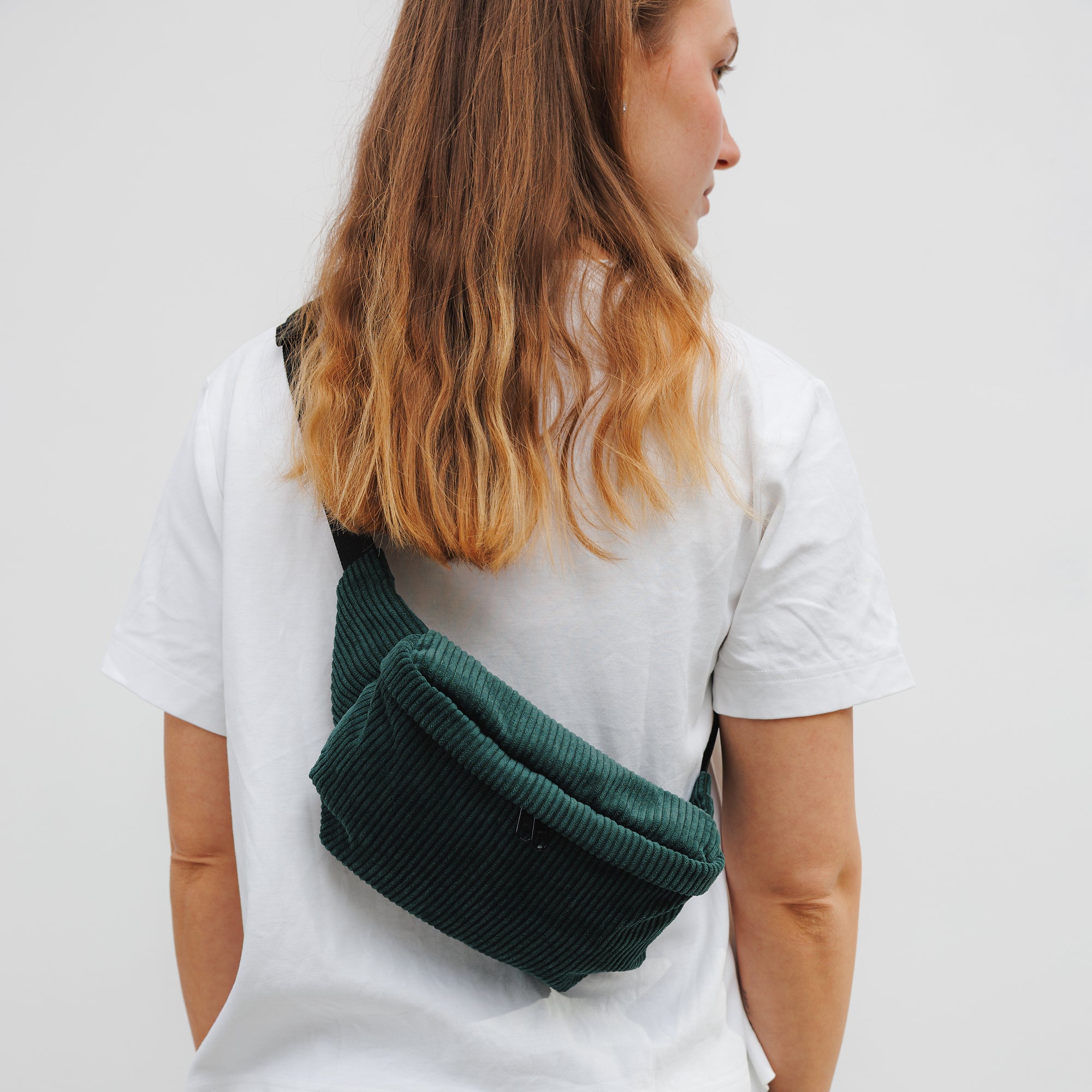 Bauchtasche eckig, Cord Grün Model2 (3) #farbe_Grün