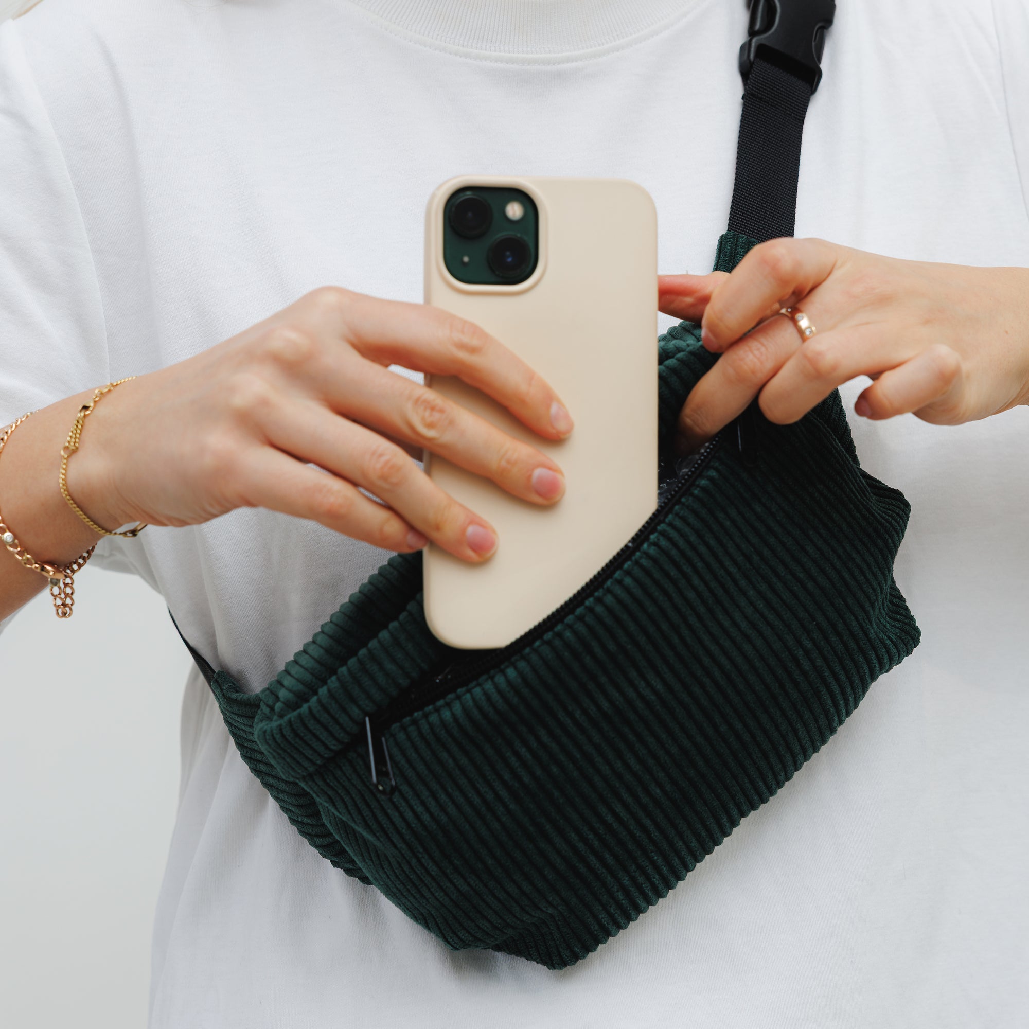 Bauchtasche eckig, Cord Grün Detail1 (4) #farbe_Grün