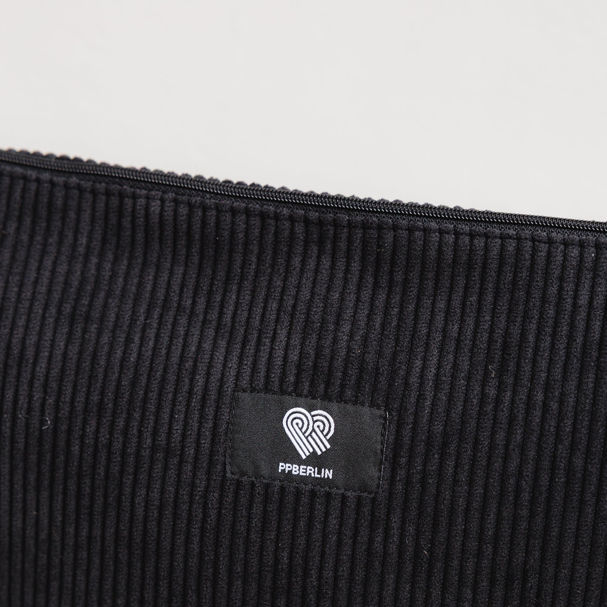 Kulturbeutel groß Cord Schwarz Mood1 (6) #farbe_Schwarz