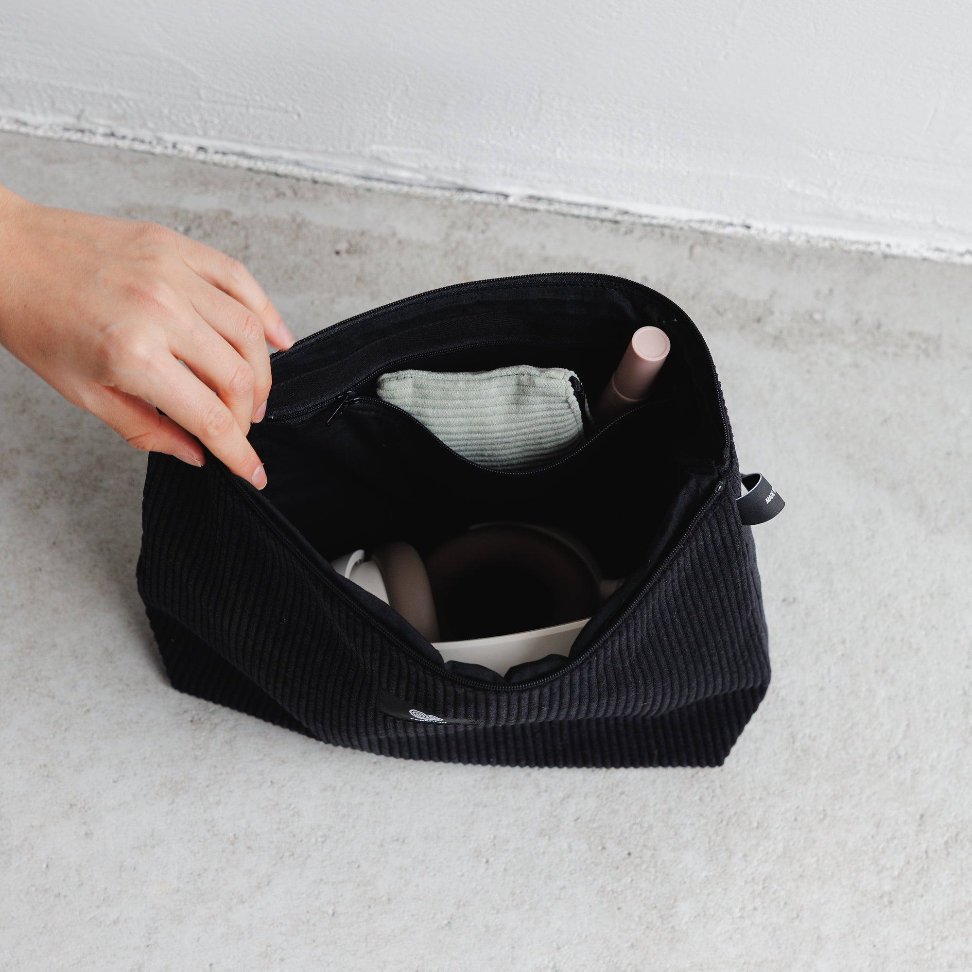 Kulturbeutel groß Cord Schwarz Innenansicht (2) #farbe_Schwarz