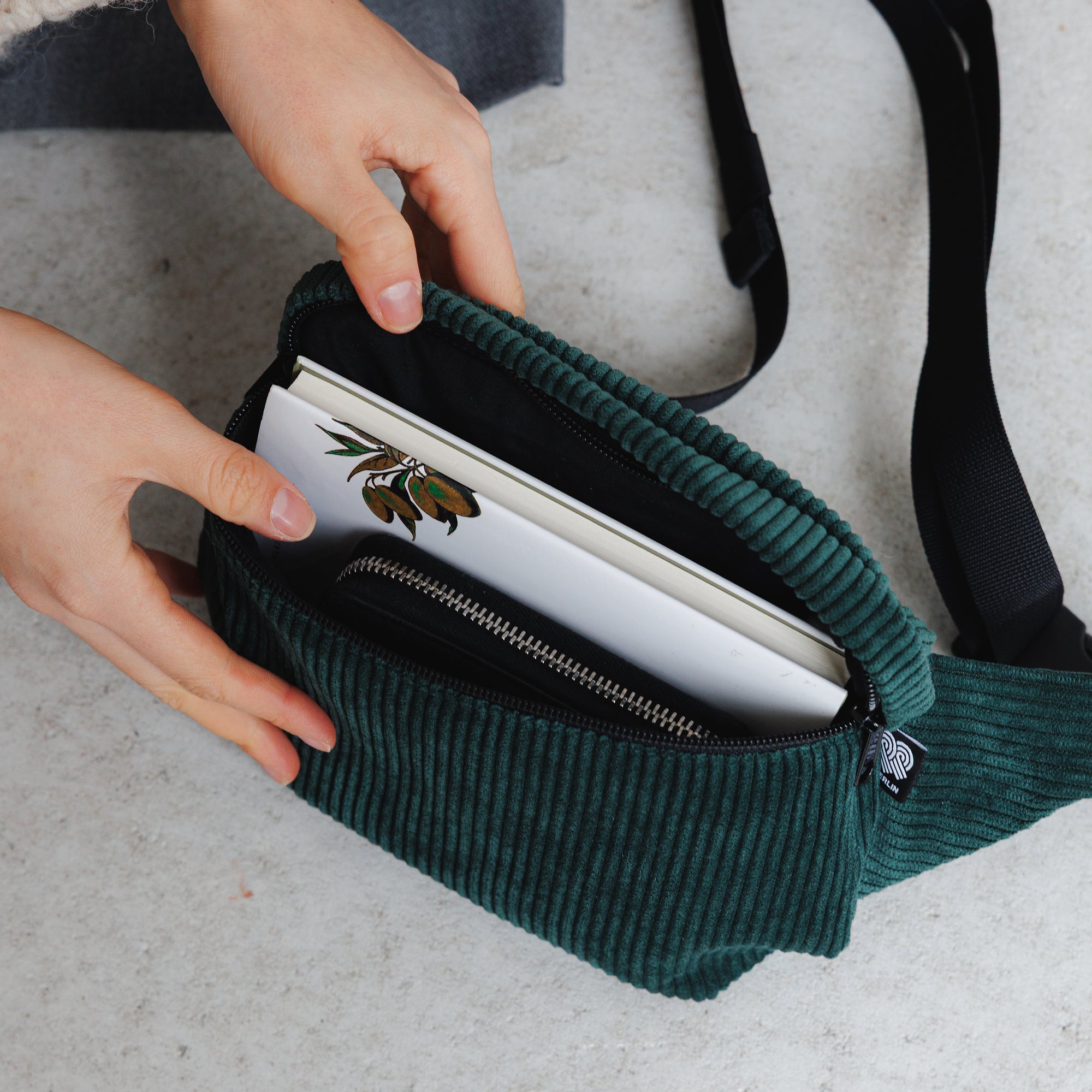 Bauchtasche eckig, Cord Grün Innenansicht (7) #farbe_Grün