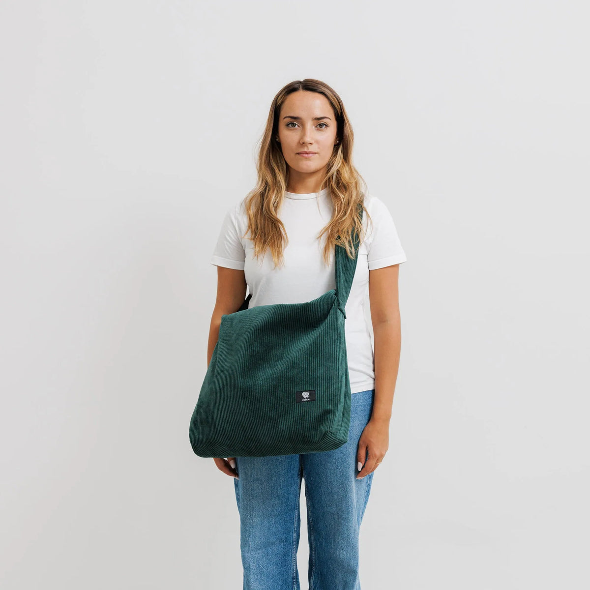 Schultertasche Groß Cord Grün Model1 (2) #farbe_Grün