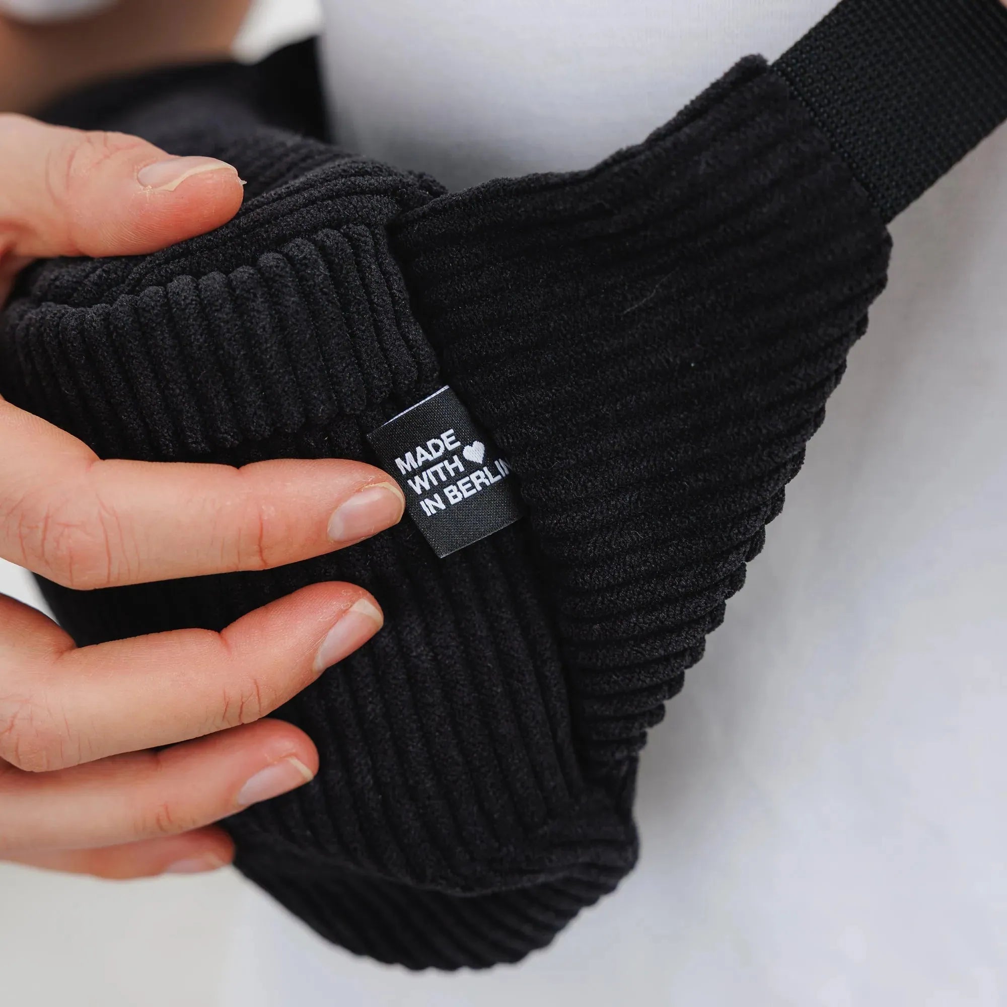 Bauchtasche eckig, Cord Schwarz Detail4 (9) #farbe_schwarz