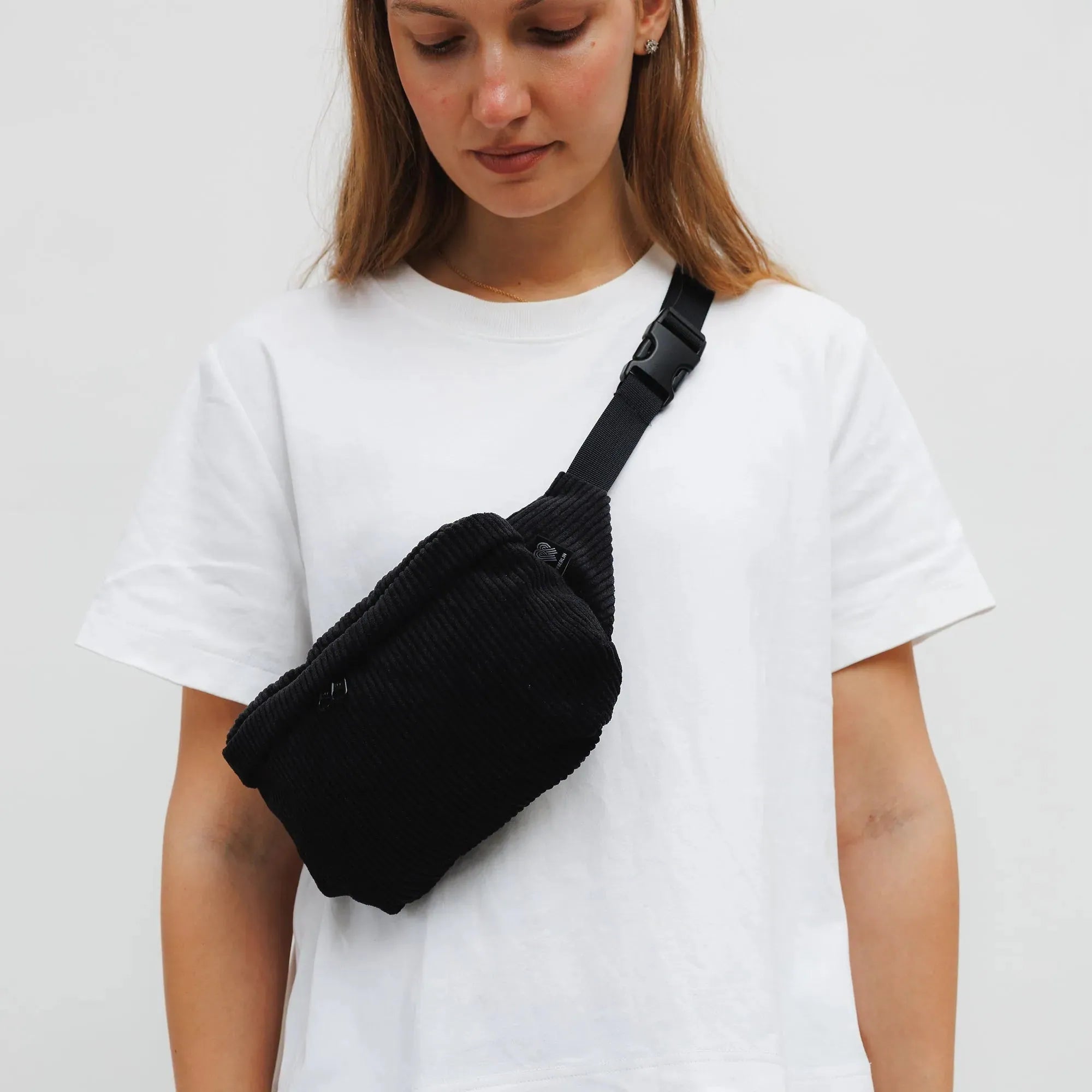 Bauchtasche eckig, Cord Schwarz Model1 (2) #farbe_schwarz
