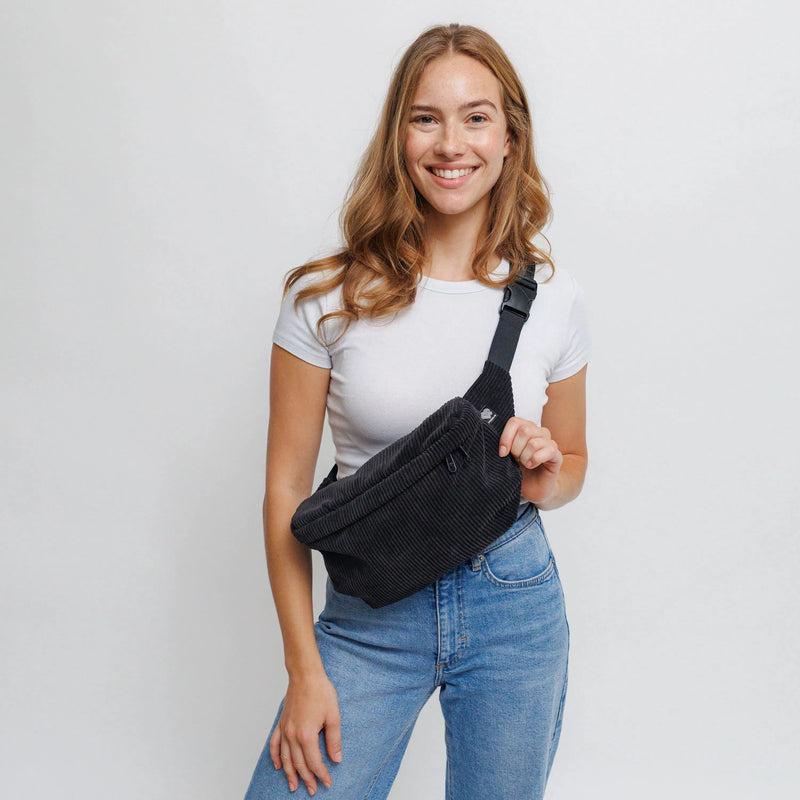 Bauchtasche groß, Cord schwarz Model2 (3) #farbe_schwarz