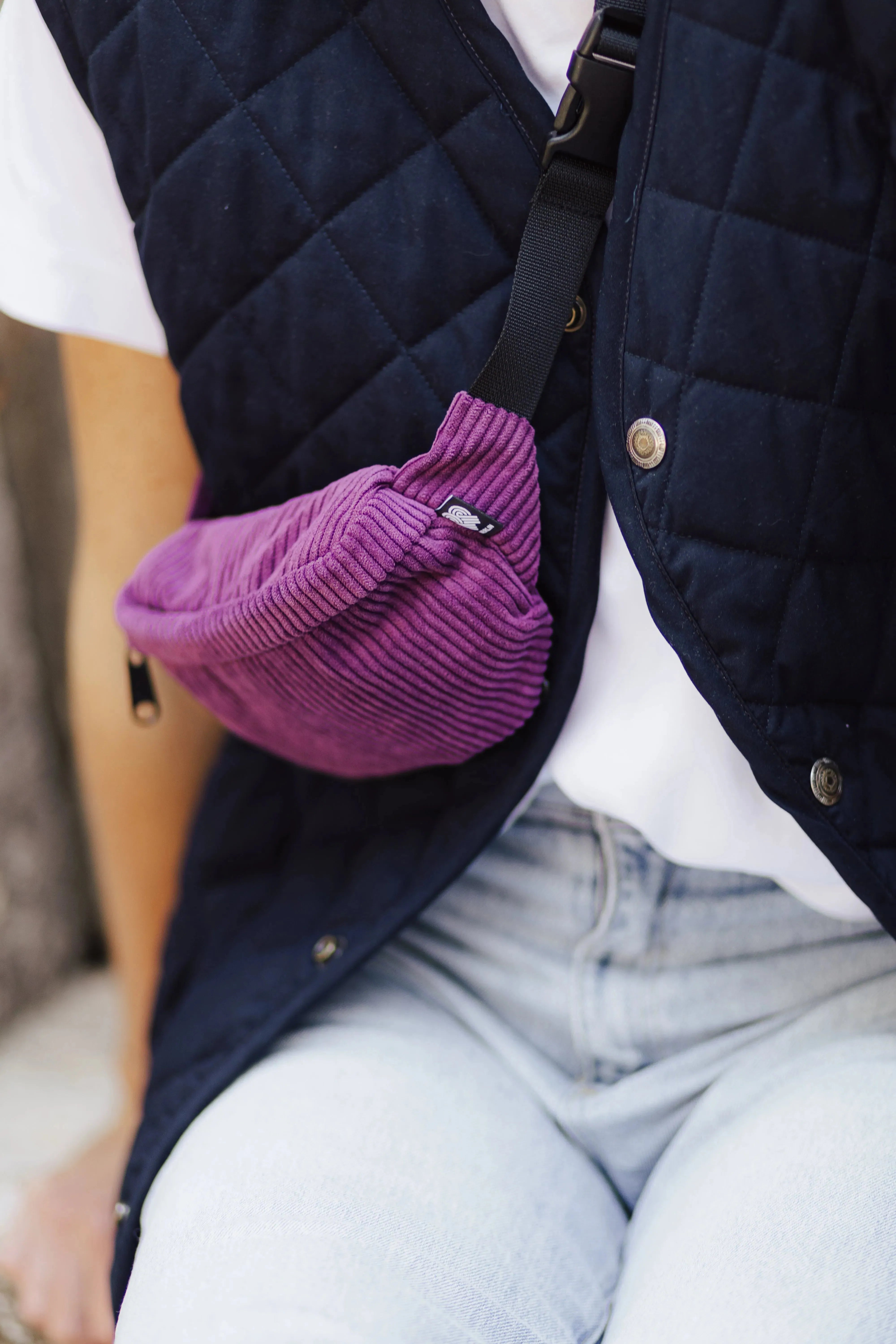 Bauchtasche Eckig klein, Cord Aubergine Detail3 (3) #farbe_Aubergine