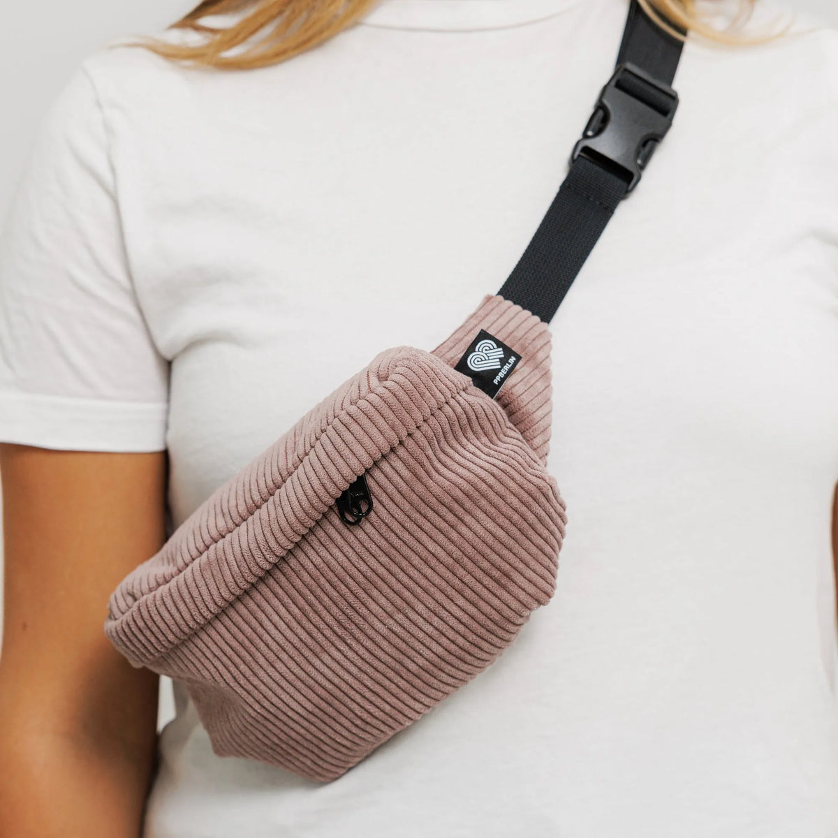 Bauchtasche Klein Eckig Cord Taupe Detail1 (5) #farbe_Taupe