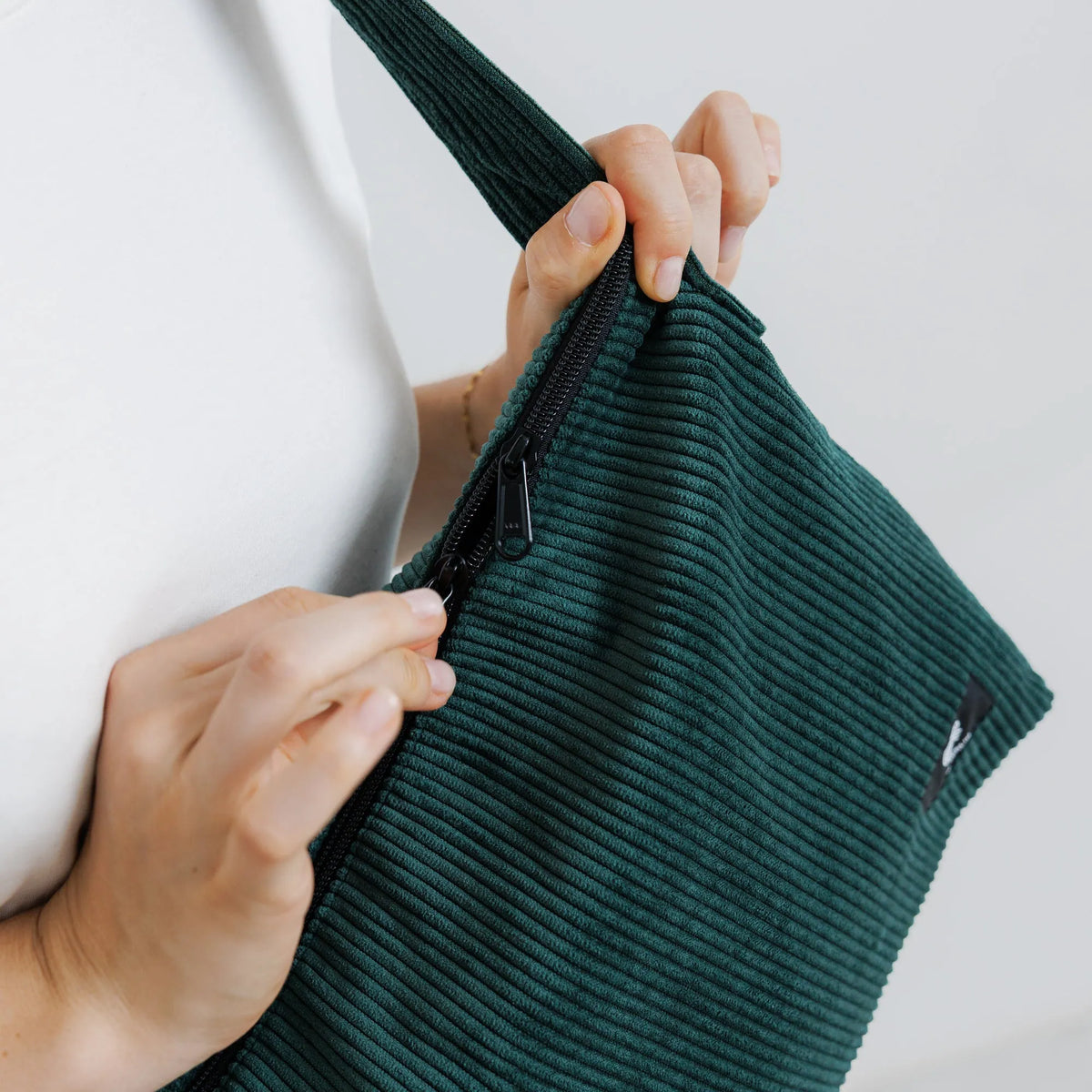 Schultertasche Medium Cord Grün Innenansicht (7) #farbe_Grün