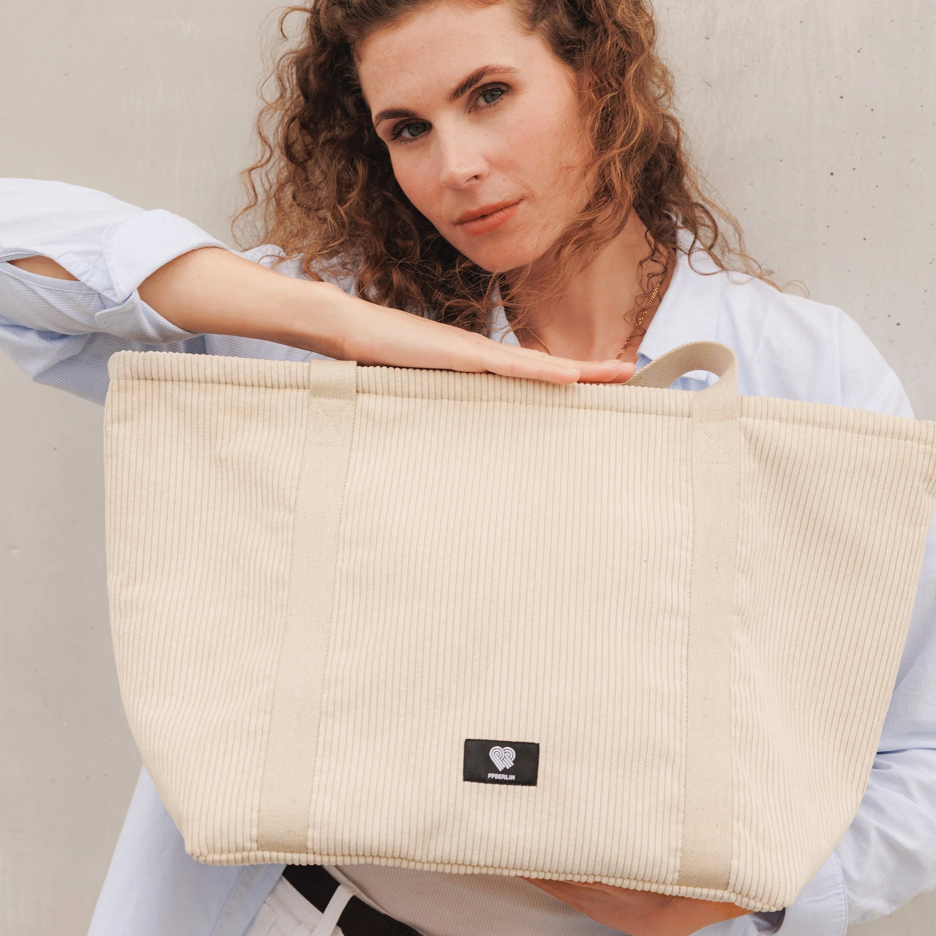 Weekender Medium Cord Beige Detail1 (4) #farbe_Beige