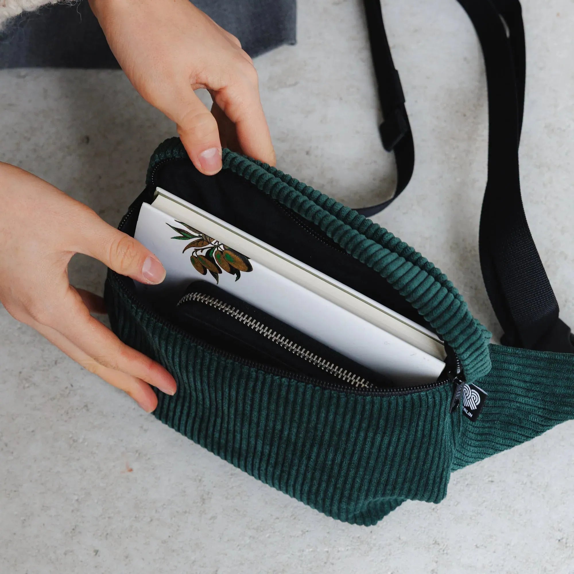 Bauchtasche eckig, Cord Grün Innenansicht (7) #farbe_Grün