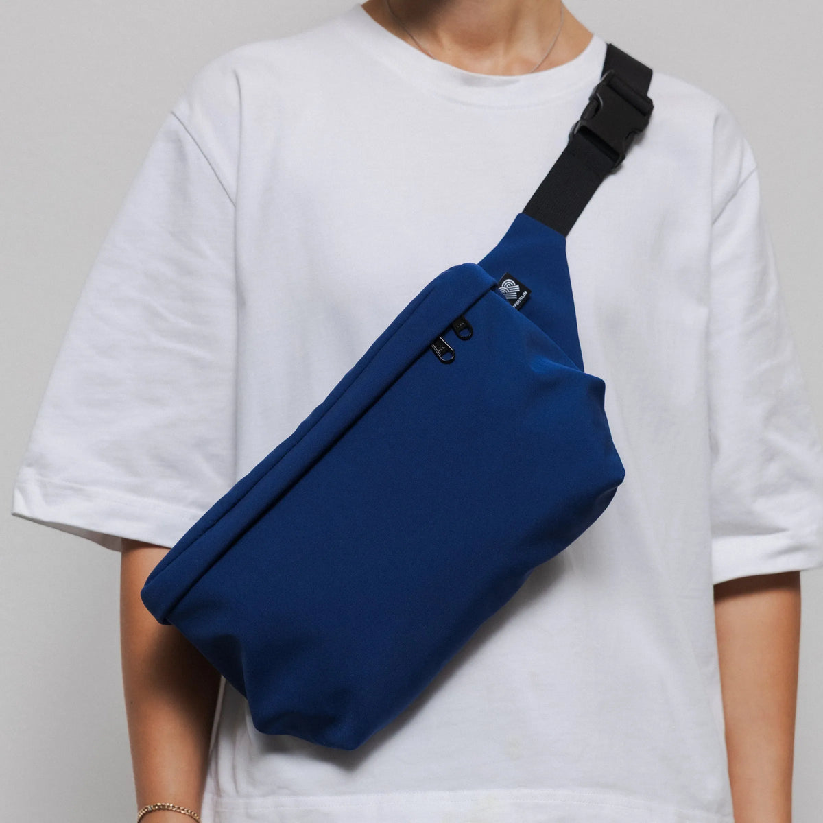 Bauchtasche groß, Softshell Blau Tragebild1 (3) #farbe_blau