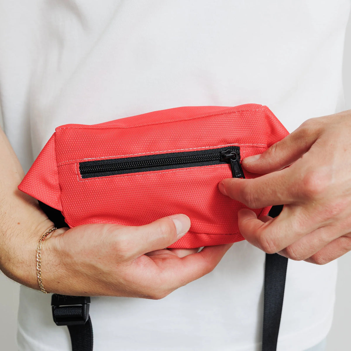 Bauchtasche Eckig Klein Meeresplastik Rot Detail 1 (6) #farbe_rot