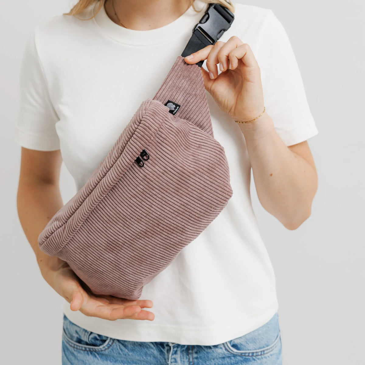 Bauchtasche Groß Eckig Cord Taupe Detail1 (4) #farbe_Taupe