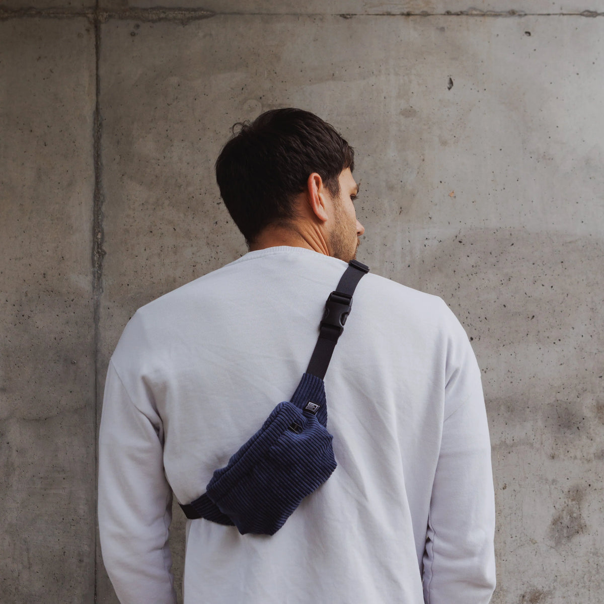 Bauchtasche Klein Eckig Cord Dunkelblau Detail1 (4) #farbe_Dunkelblau