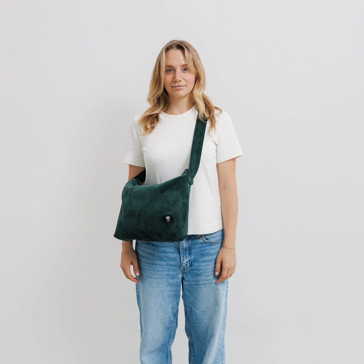 Schultertasche Medium Cord Grün Model1 (2) #farbe_Grün