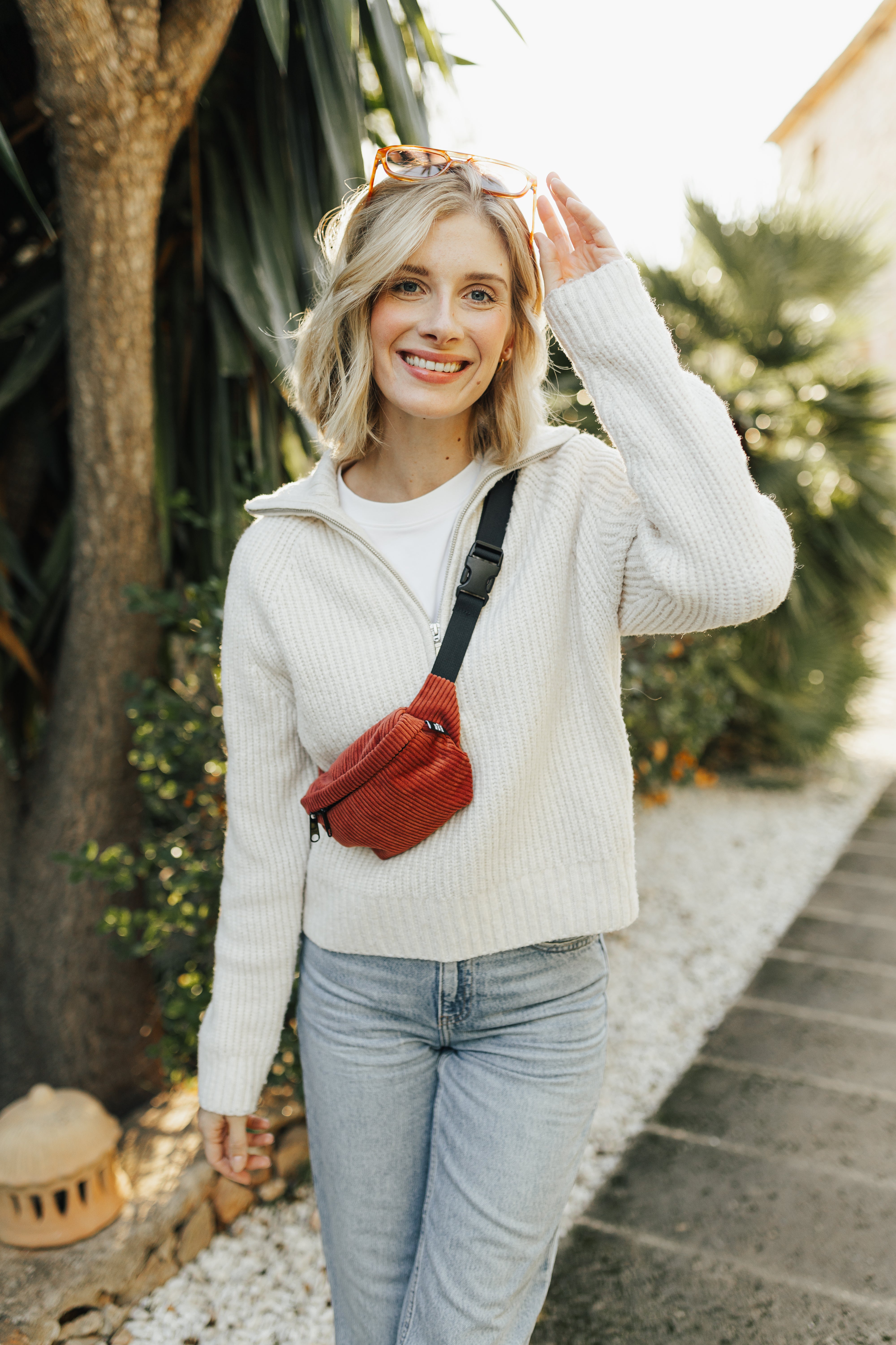 Bauchtasche Eckig klein, Cord Blutorange Tragebild3 (6) #farbe_Blutorange