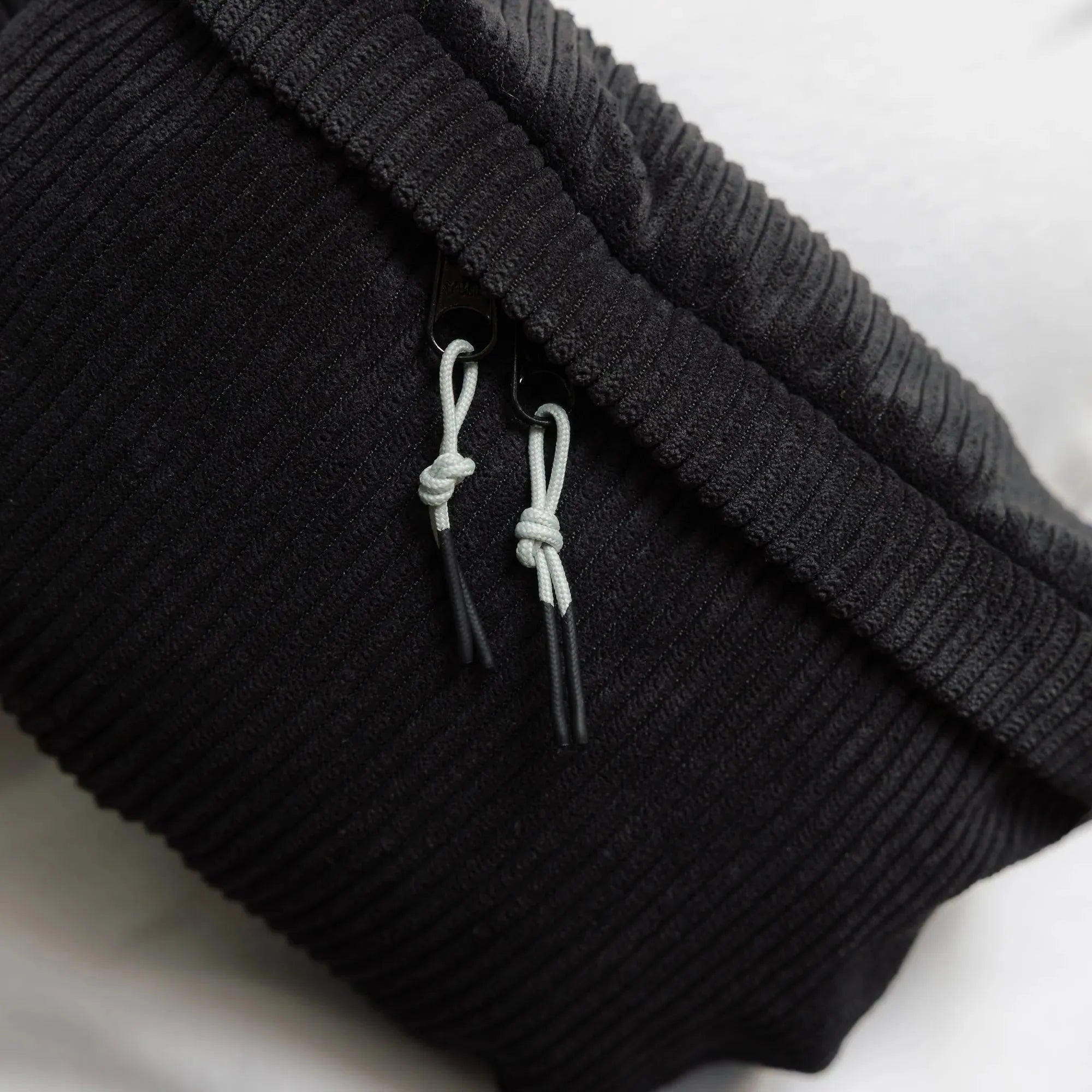 Zipper Puller in Grau/Schwarz (2 Stück) Detail (1) #farbe_Grau/Schwarz