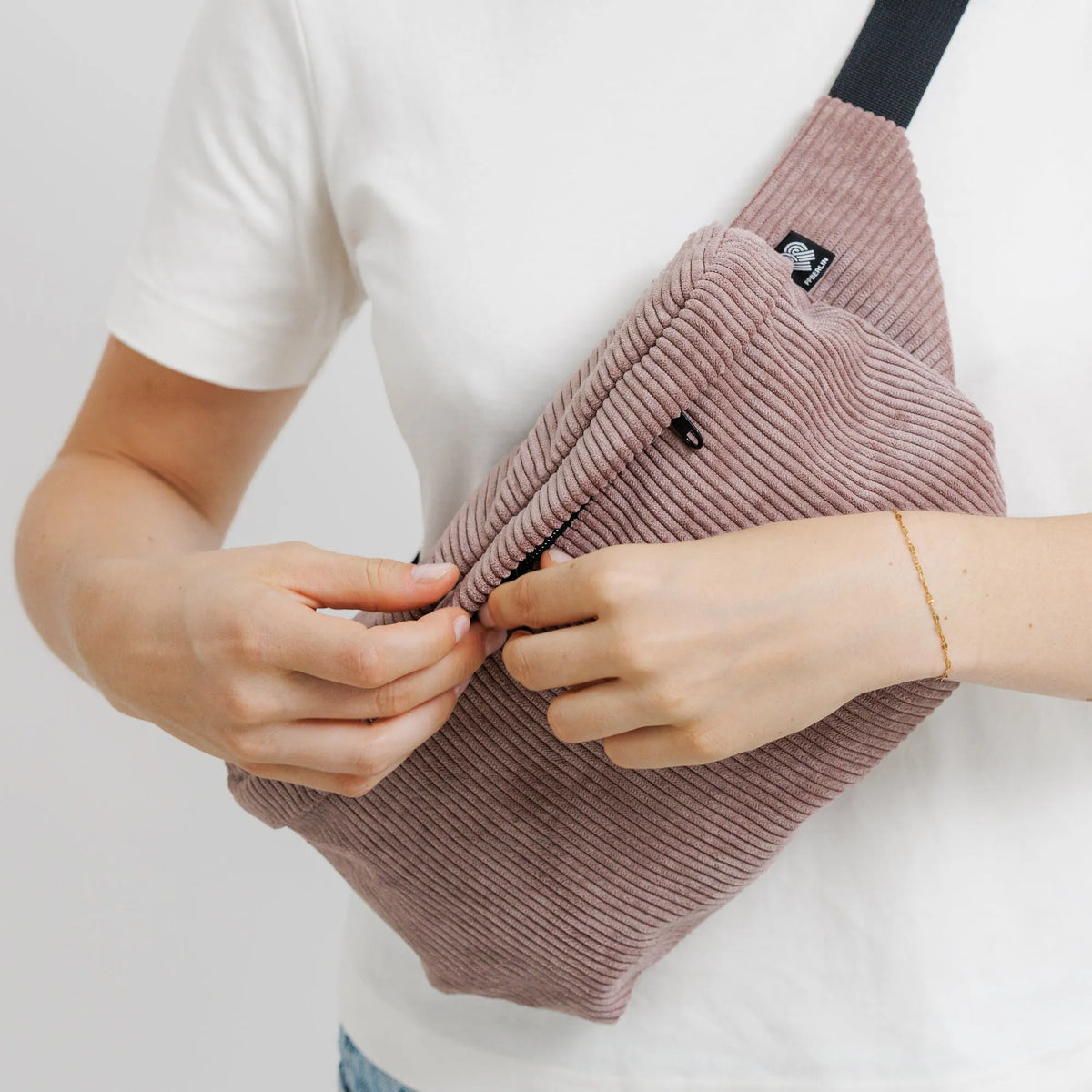 Bauchtasche Groß Eckig Cord Taupe Detail2 (7) #farbe_Taupe