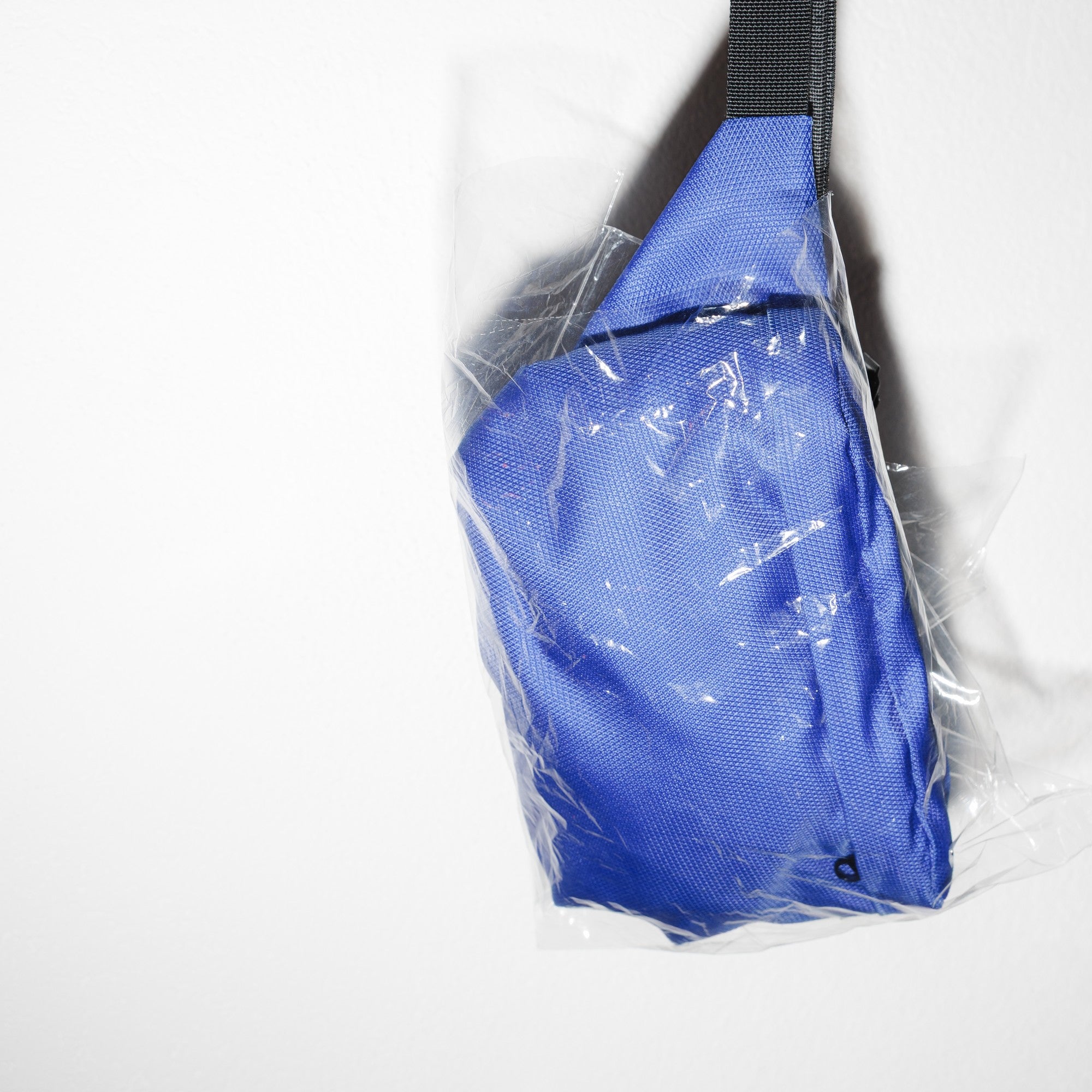 Bauchtasche Groß Eckig Meeresplastik Dunkelblau – Materialstory alternative Seite #farbe_dunkelblau