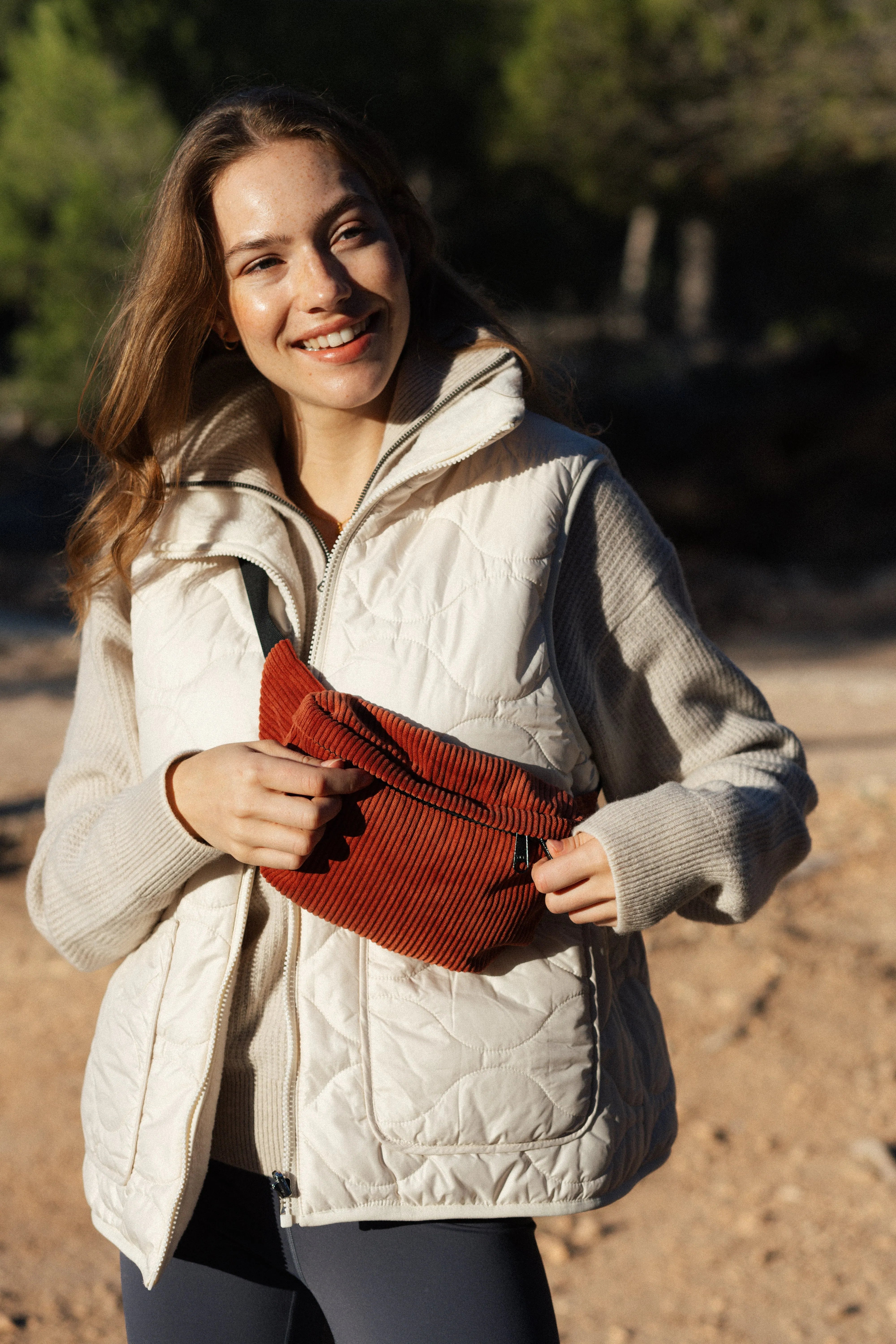 Bauchtasche eckig, Cord Blutorange Tragebild2 (5) #farbe_blutorange