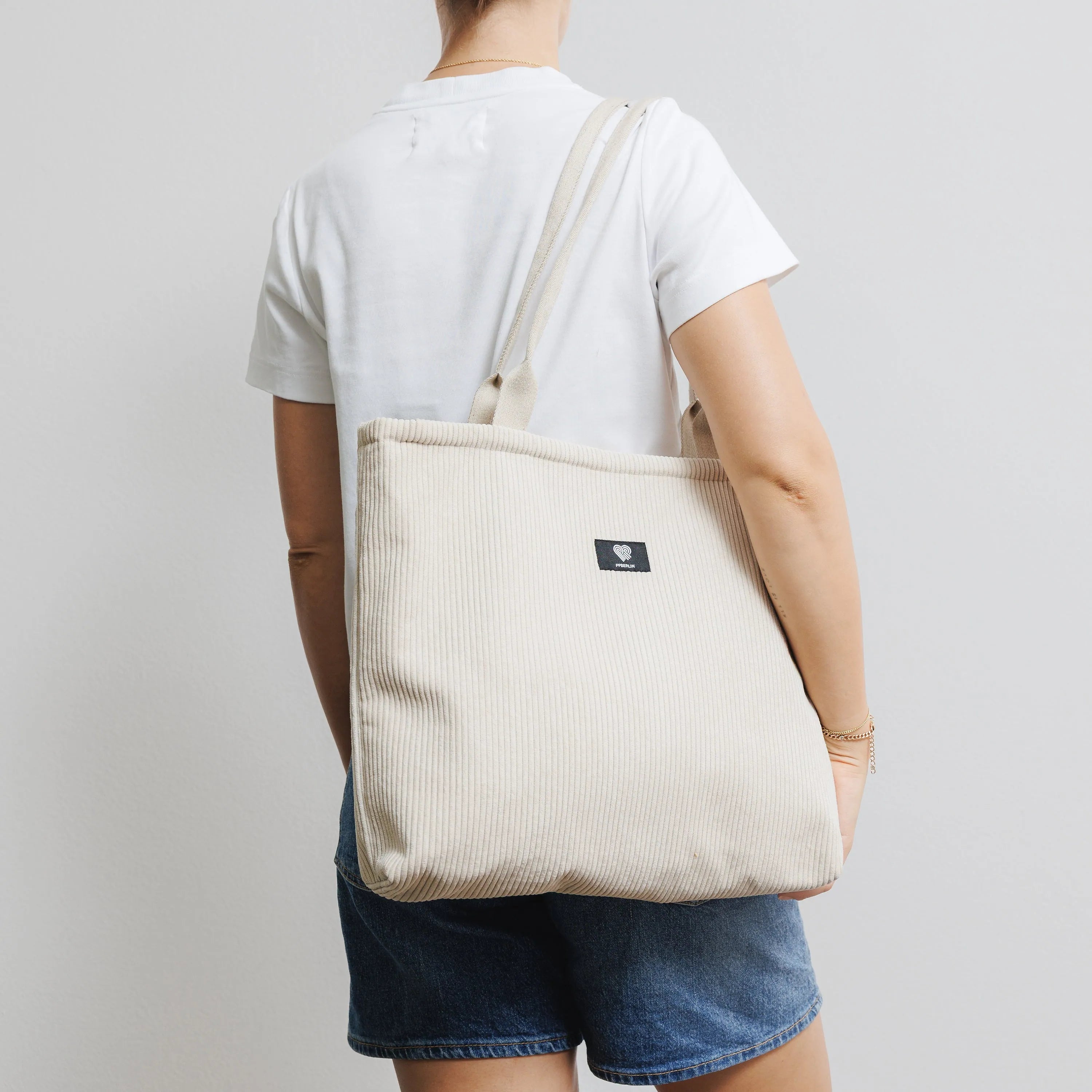 Shopperbag Cord Beige Model2 #farbe_Beige