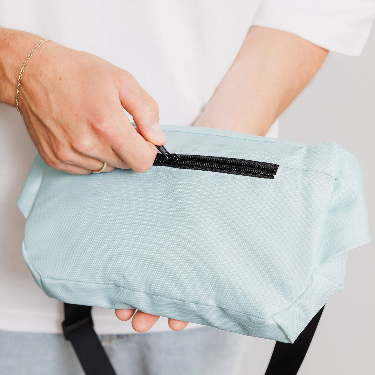 Bauchtasche Groß Eckig Meeresplastik Mint – Produktdetail Rückfach #farbe_mint