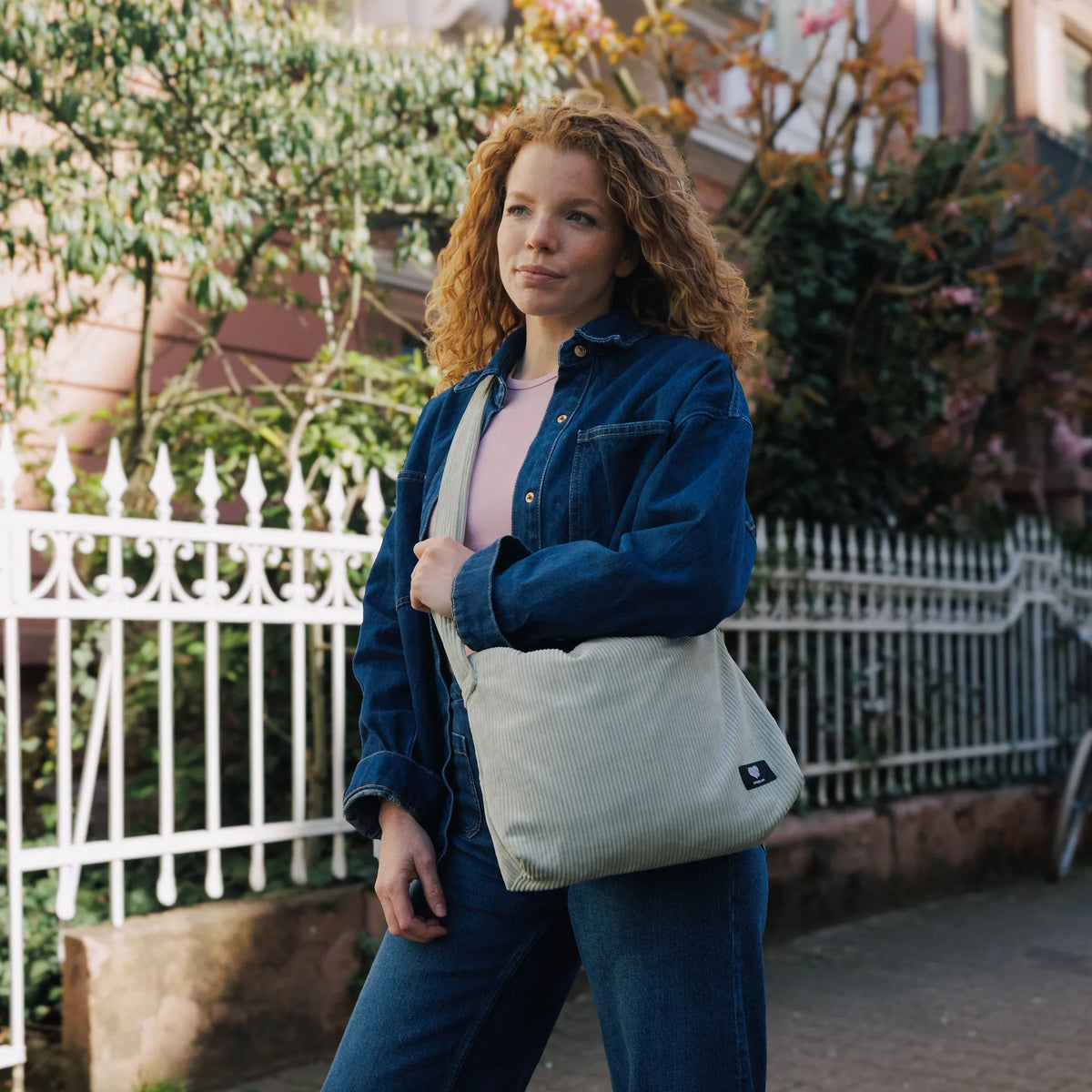 Schultertasche Medium Cord Mint Mood1 (2) #farbe_Mint