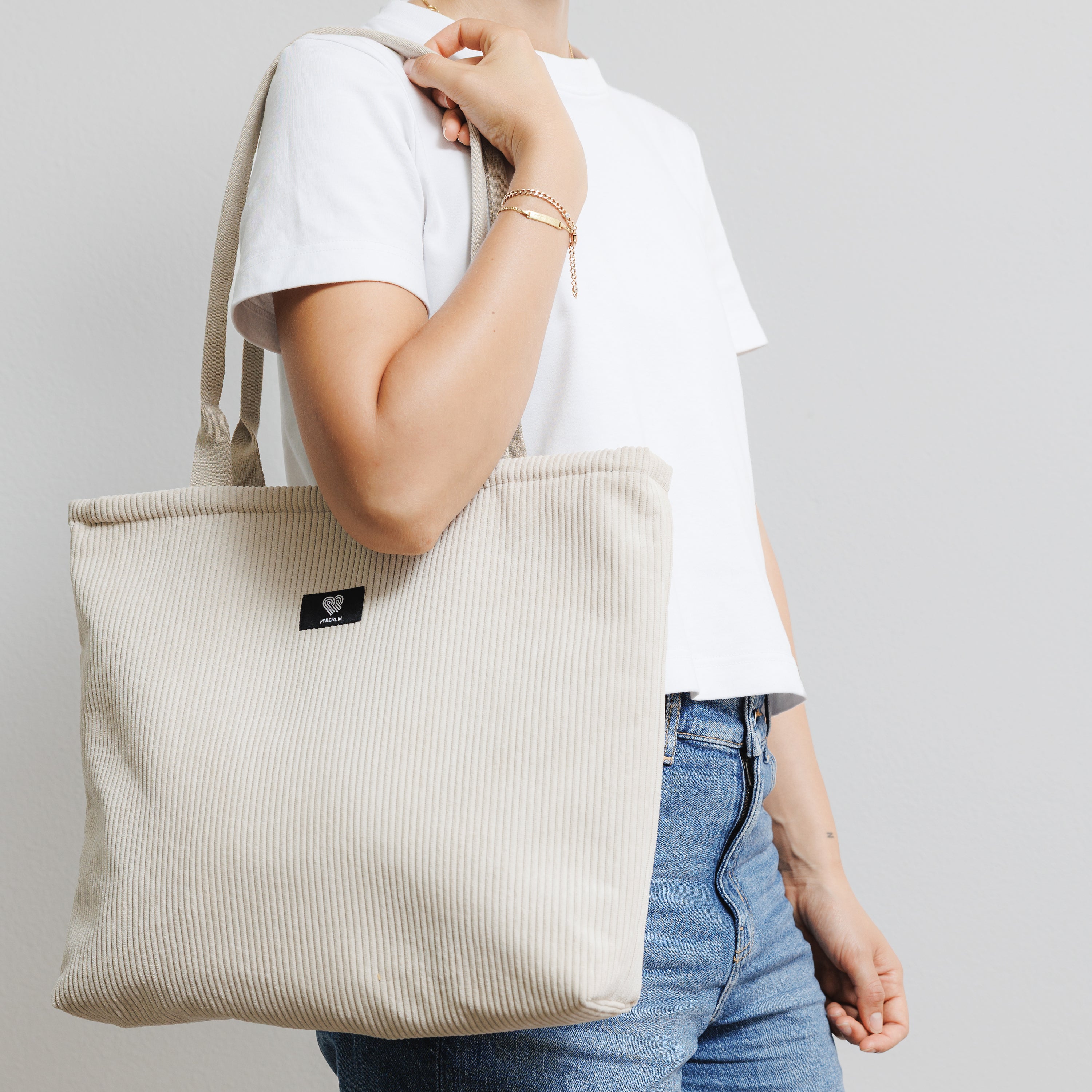 Shopperbag Cord Beige Model3 #farbe_Beige