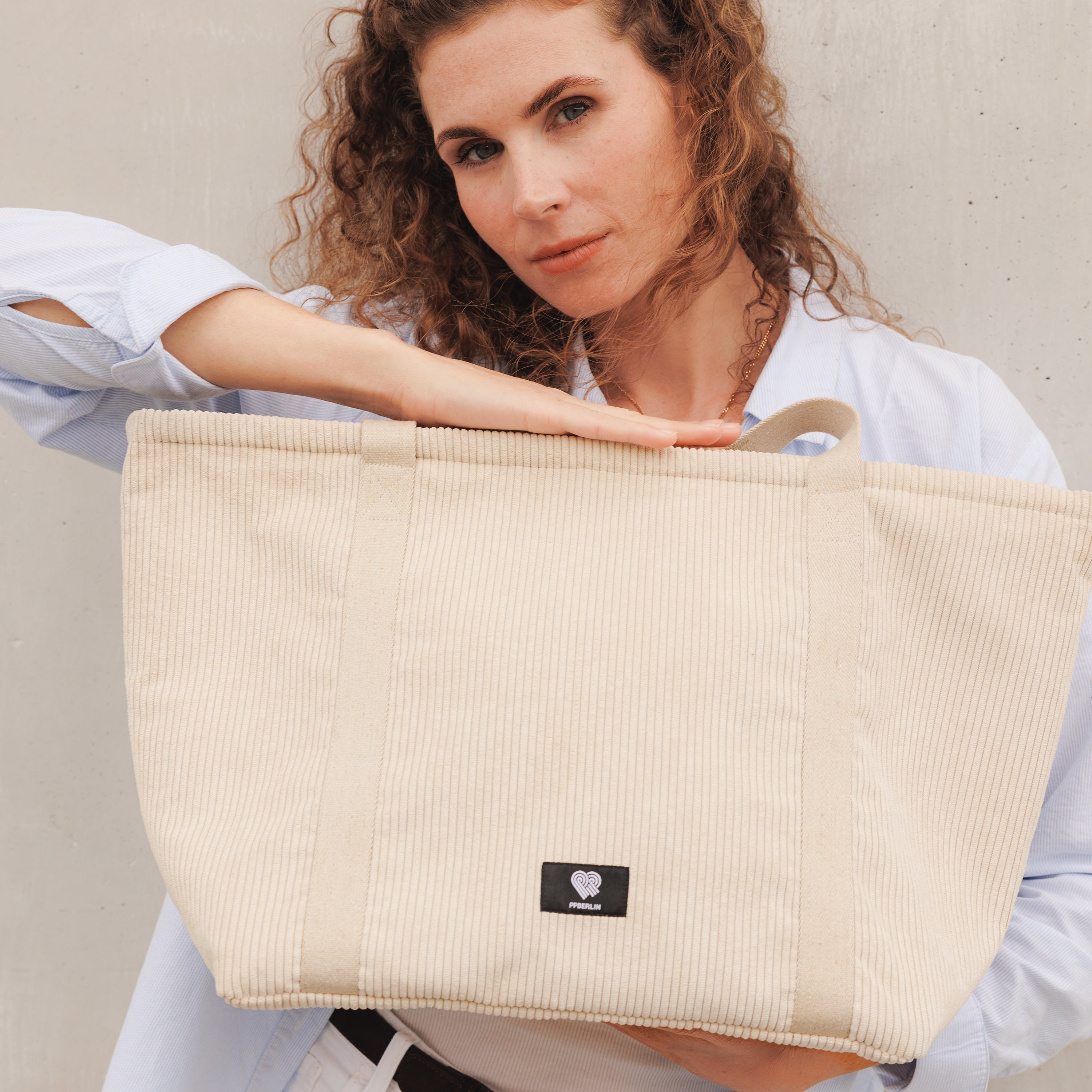 Weekender Medium Cord Beige Detail1 (4) #farbe_Beige