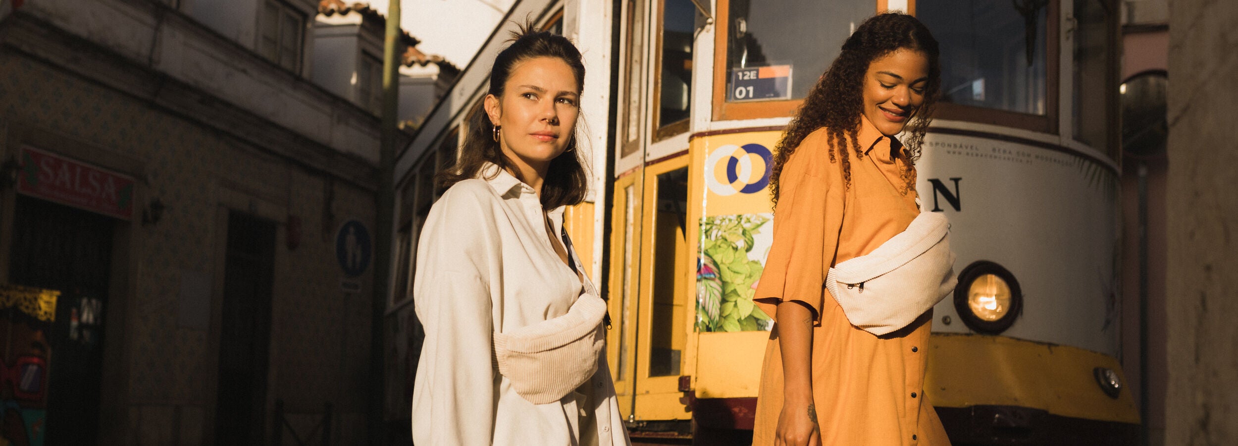 Bauchtasche Cord beige im Format groß & eckig