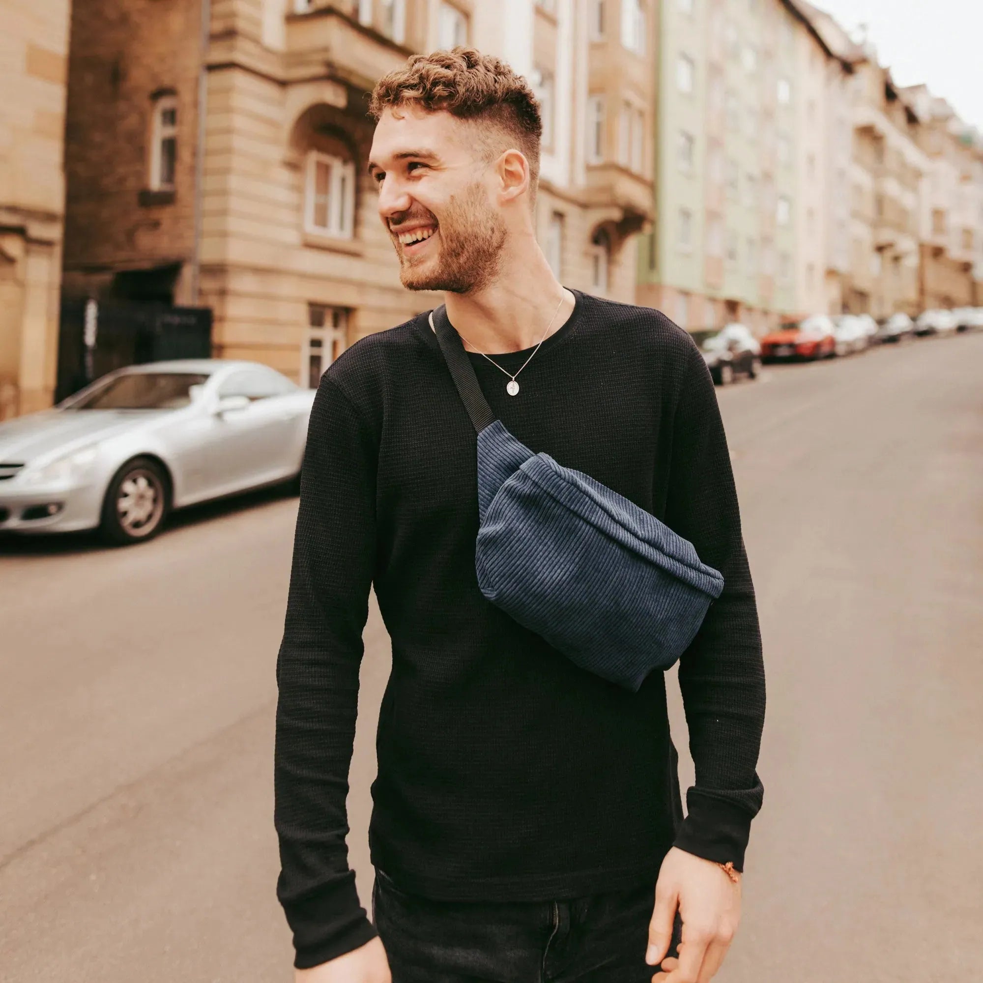 Bauchtasche groß, Cord dunkelblau Mood1 (3) #farbe_dunkelblau