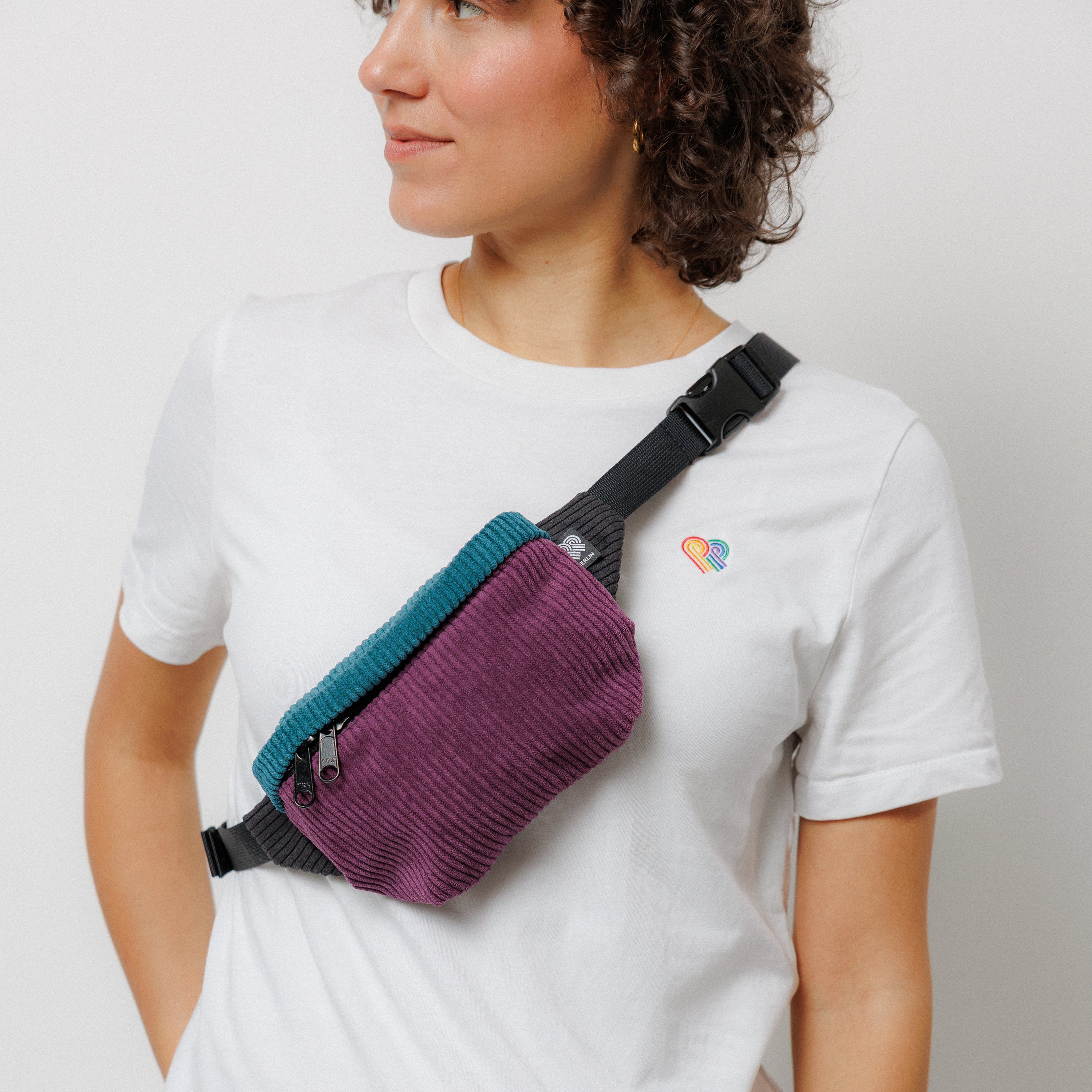 Bauchtasche Klein Eckig Cord Farbtrio Aubergine / Petrol / Schwarz Detail2 (4) #farbe_Aubergine / Petrol / Schwarz