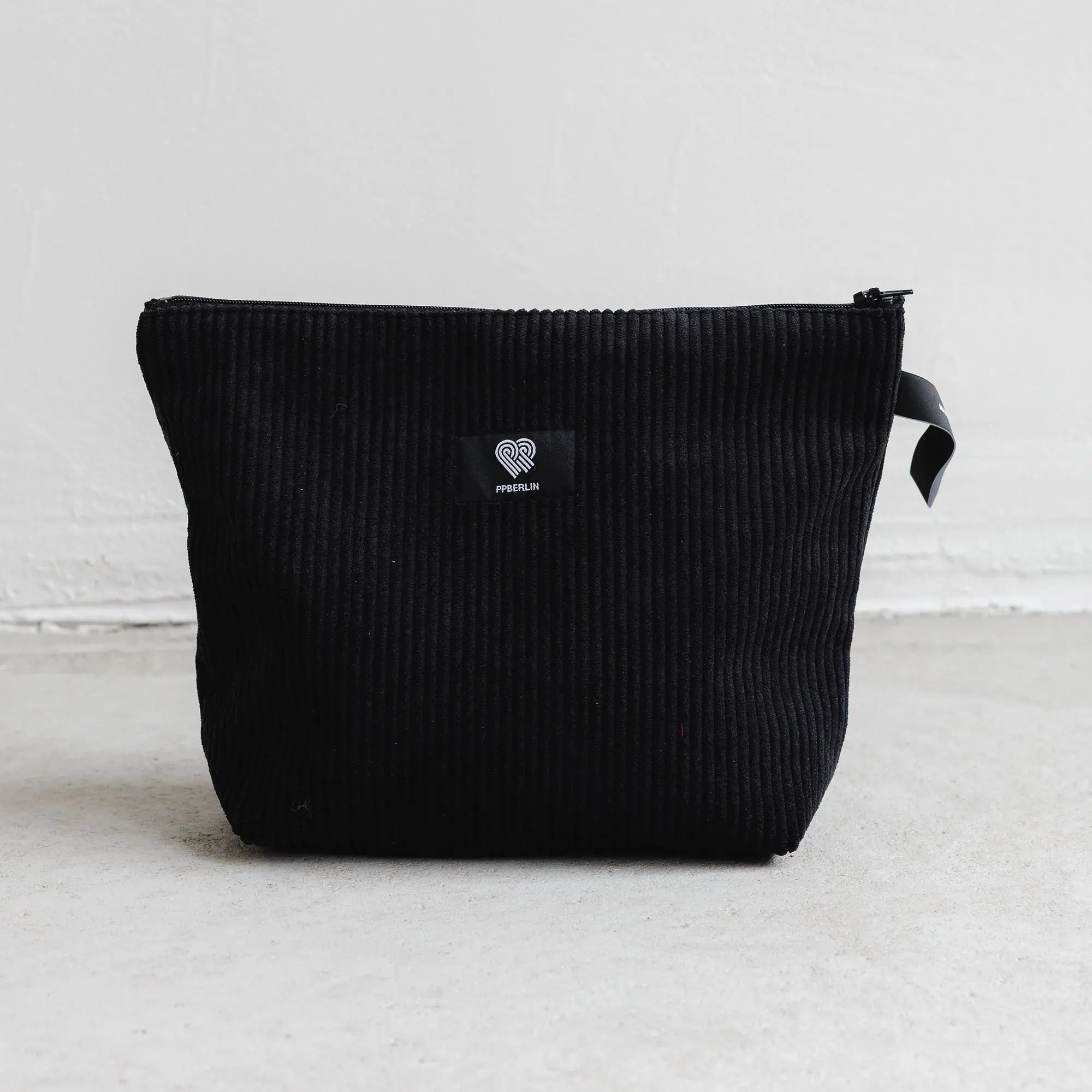 Kulturbeutel medium Cord Schwarz Detail1 (3) #farbe_Schwarz