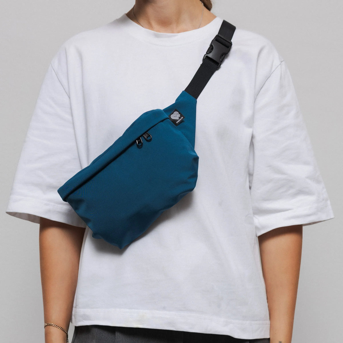 Bauchtasche eckig, Softshell Petrol Tragebild1 (3) #farbe_petrol
