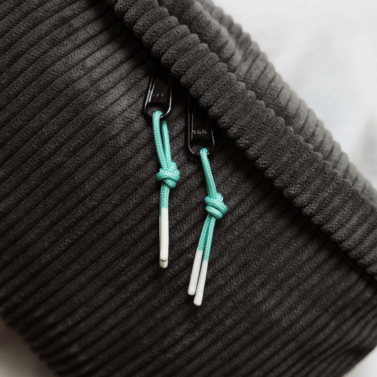 Zipper Puller in Türkis/Weiß (2 Stück) Detail (0) #farbe_türkis/weiß