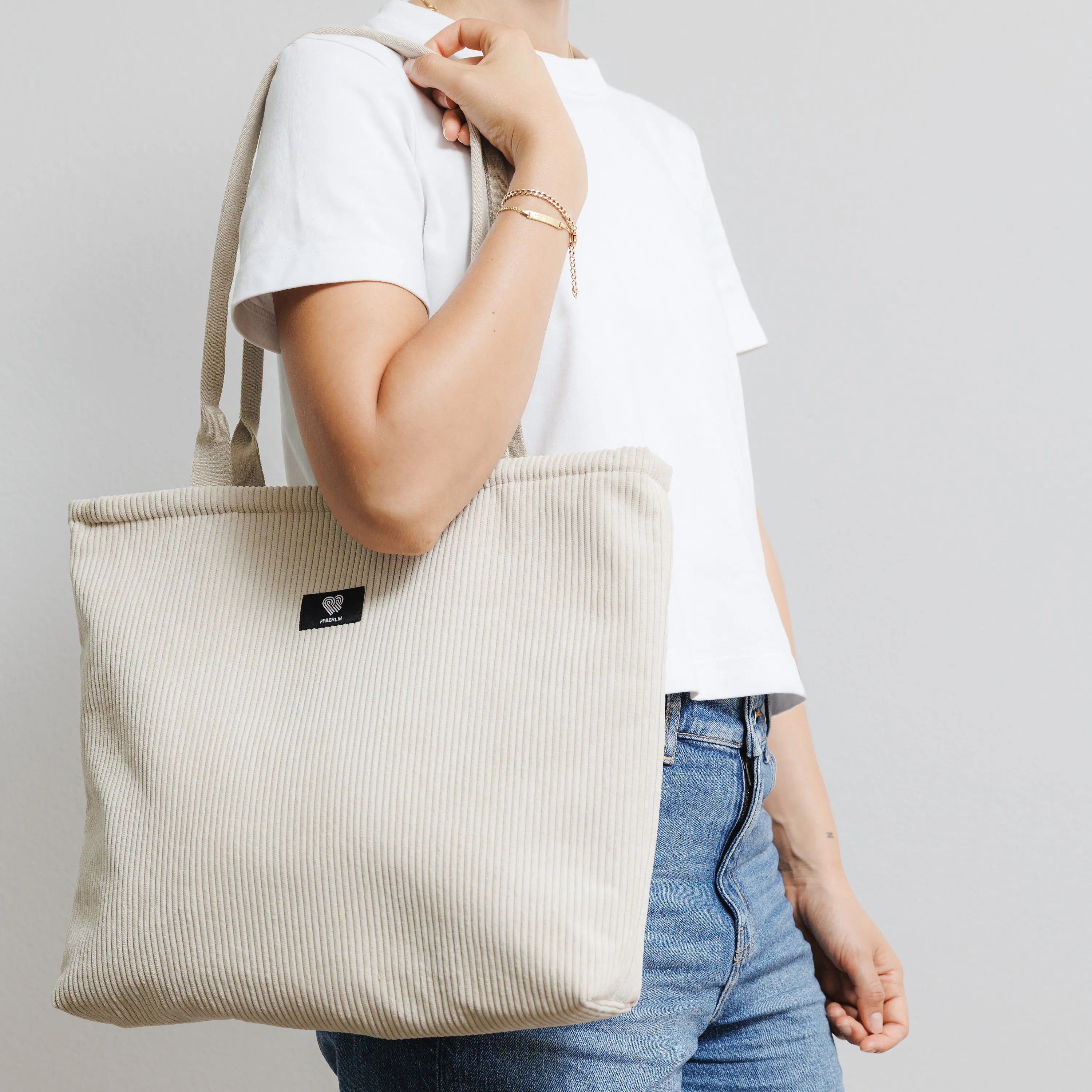 Shopperbag Cord Beige Model3 #farbe_Beige