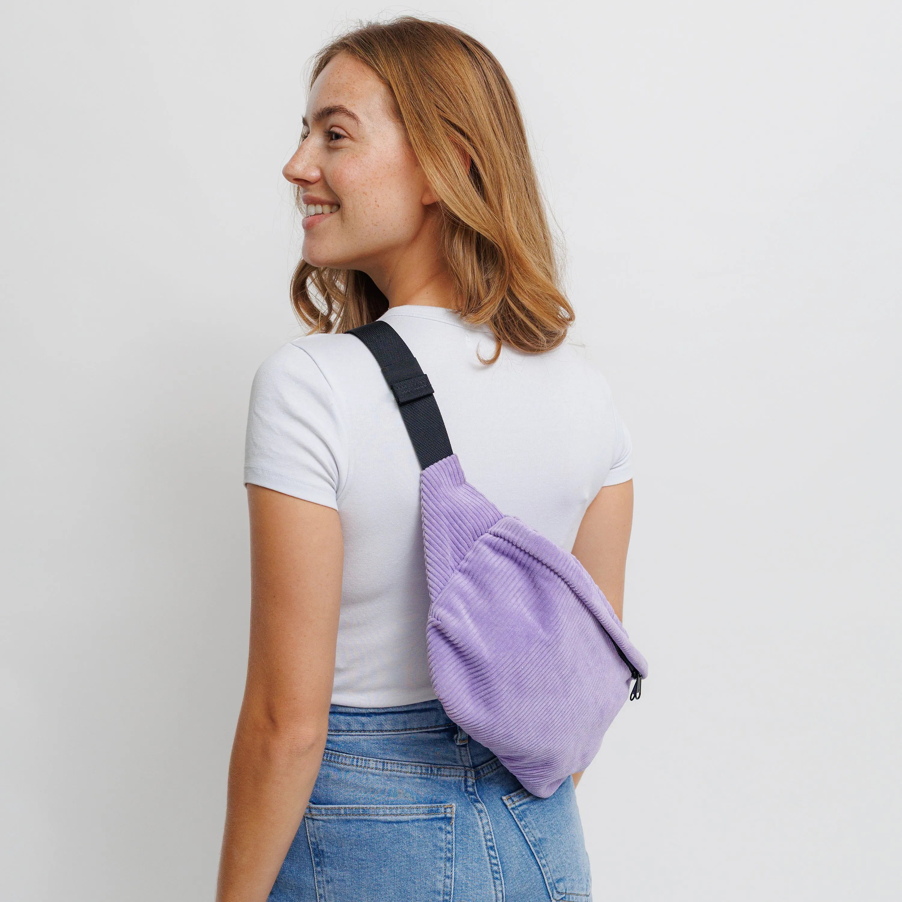 Bauchtasche groß, Cord flieder Model2 (3) #farbe_flieder