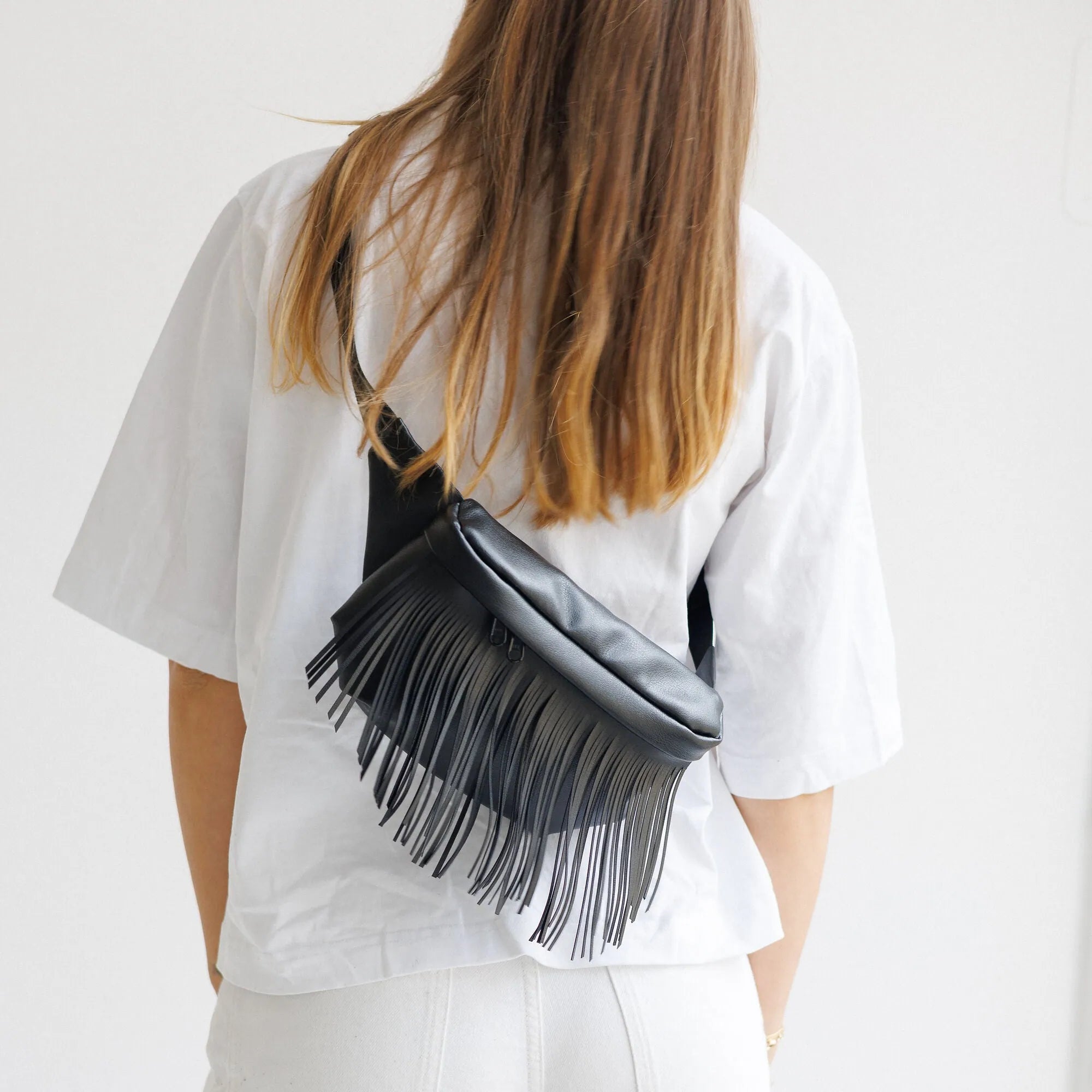 Bauchtasche Medium Eckig Kunstleder Fransen Schwarz