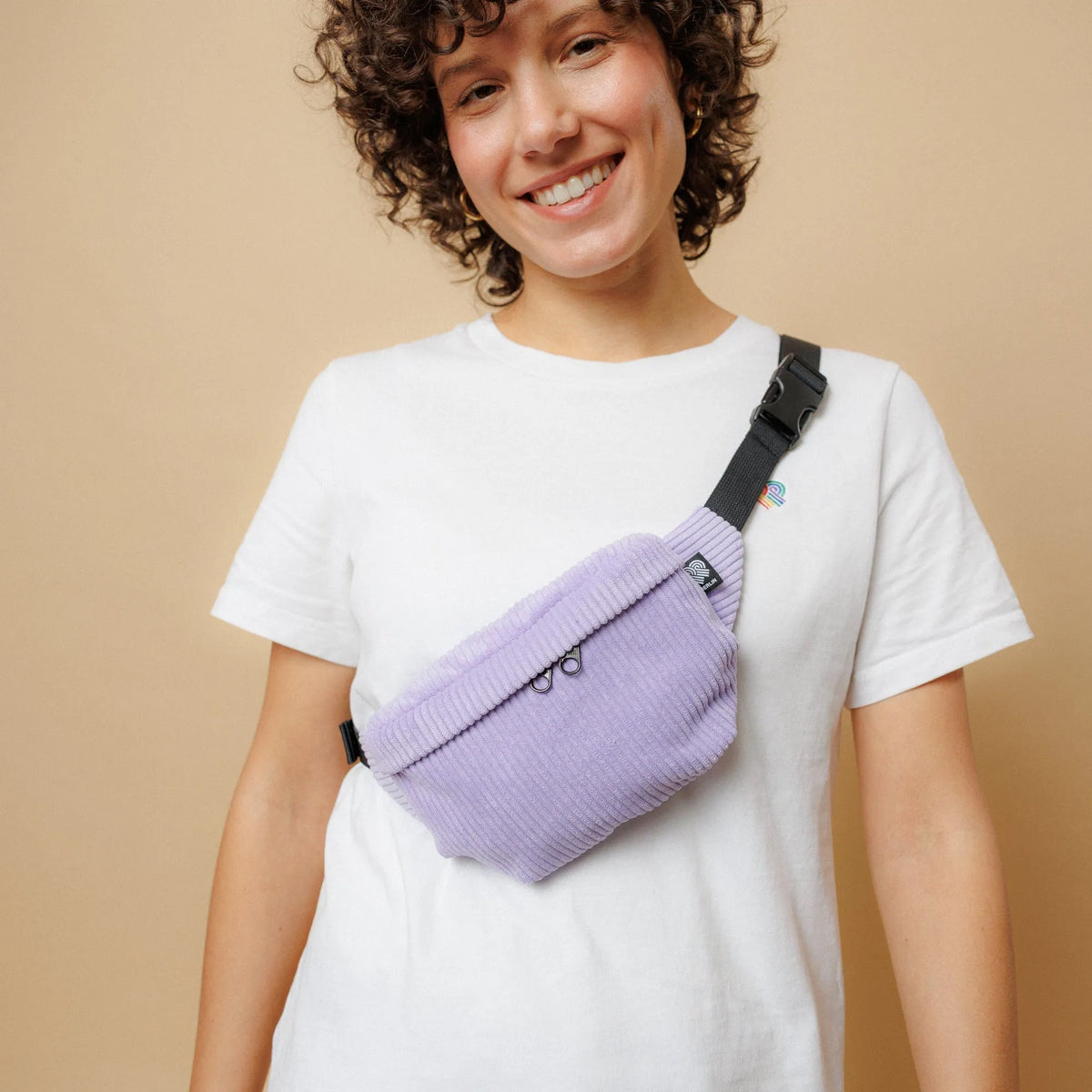 Bauchtasche Klein Eckig Cord Flieder Model3 (4) #farbe_Flieder