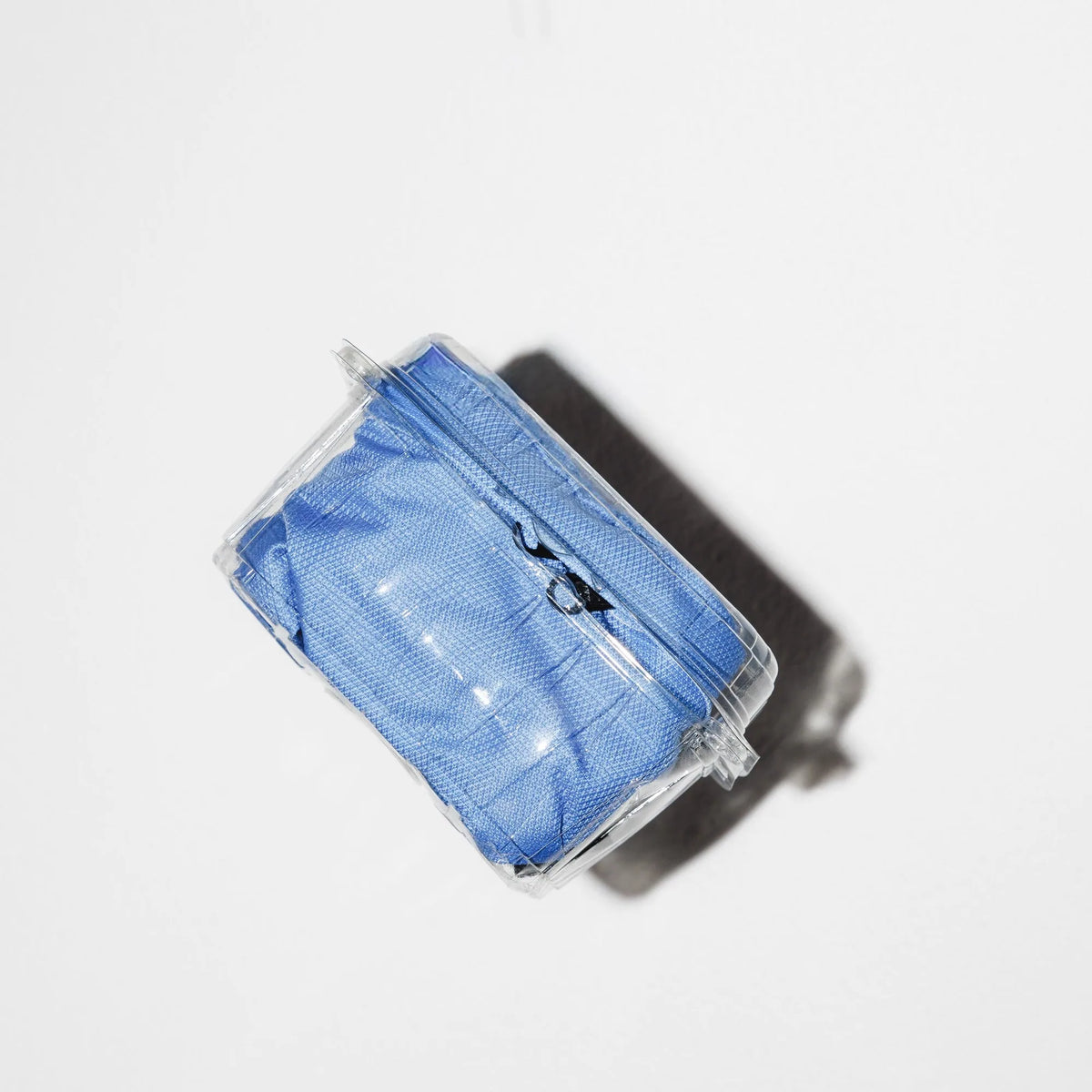 Bauchtasche Klein Eckig Meeresplastik Hellblau – Materialstory Nahansicht #farbe_hellblau