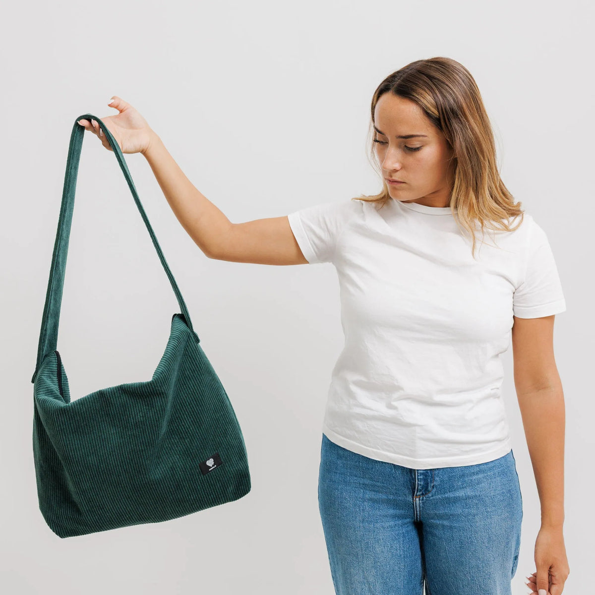 Schultertasche Groß Cord Grün Mood1 (11) #farbe_Grün