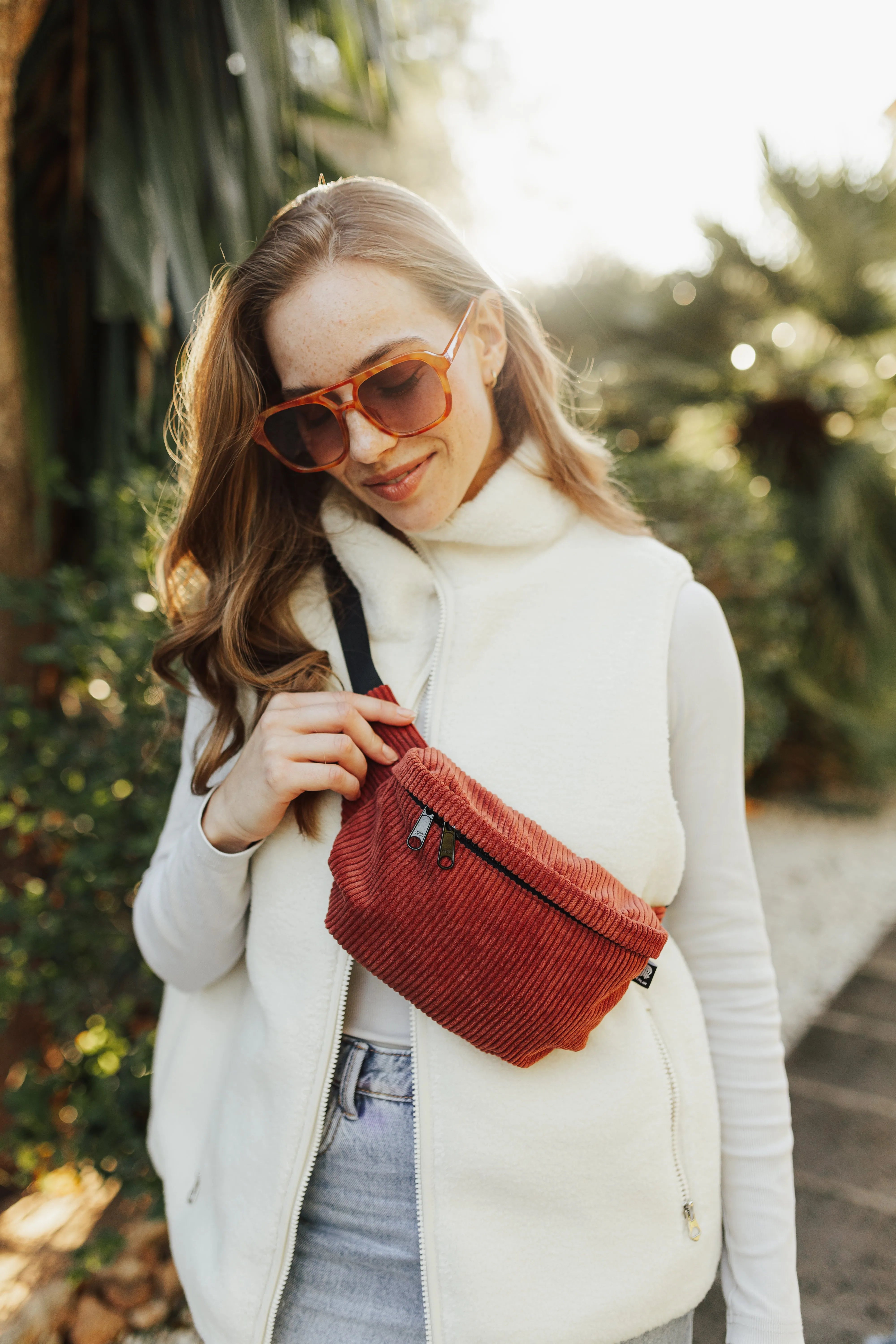 Bauchtasche eckig, Cord Blutorange Mood1 (3) #farbe_blutorange