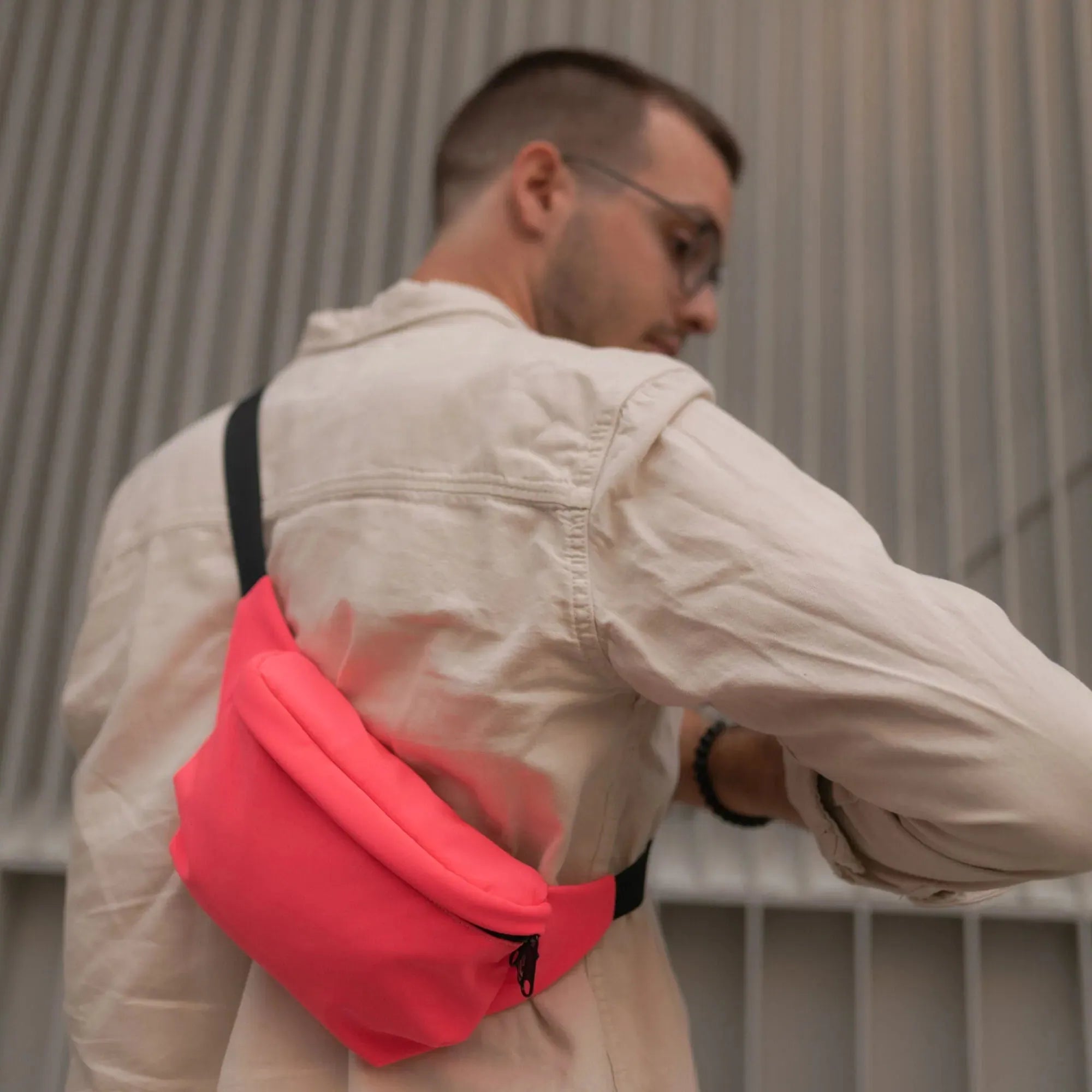 Bauchtasche eckig, Softshell Neonpink Tragebild2 (7) #farbe_Neonpink